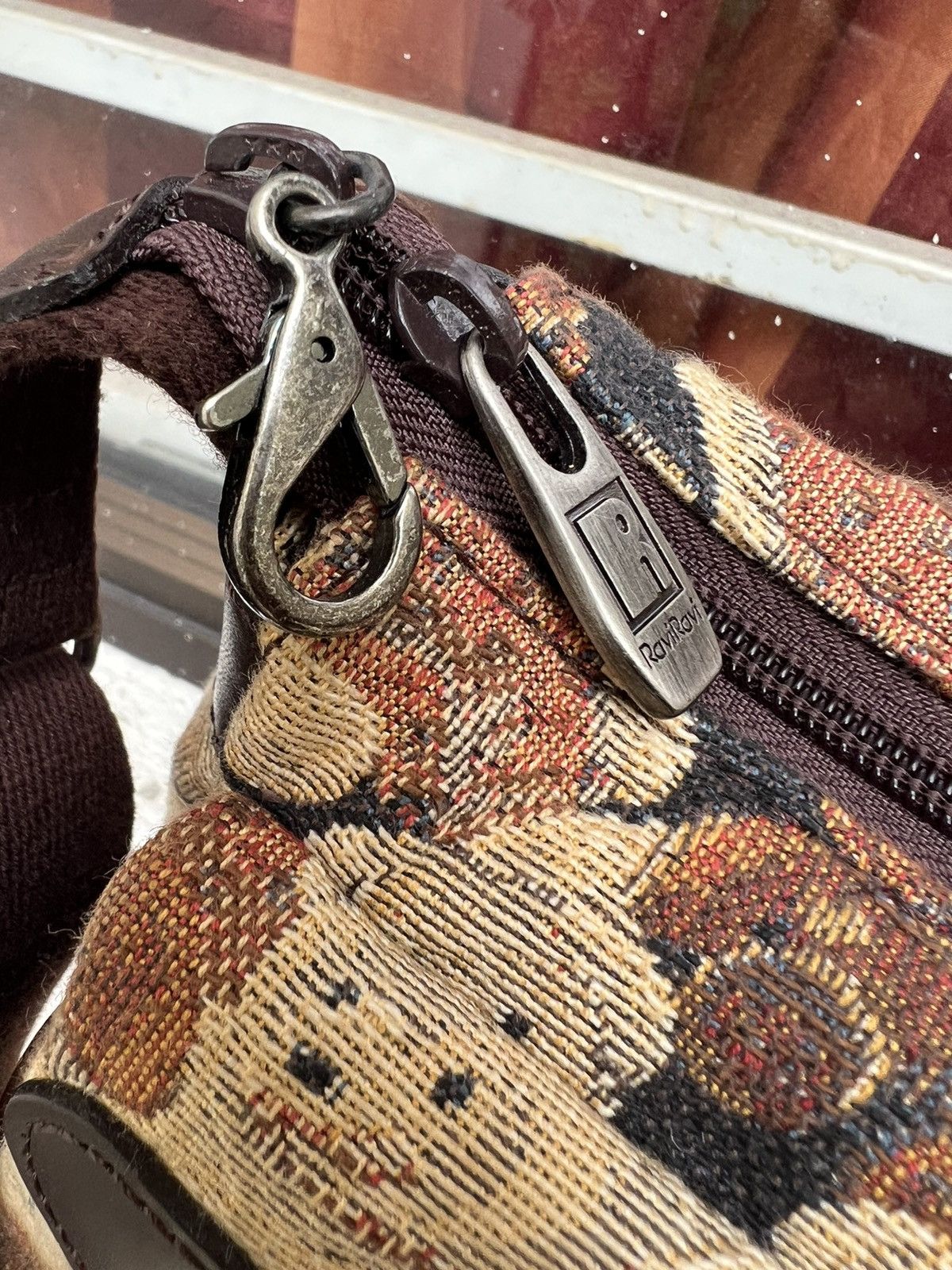 Japanese Brand Vintage Yamatoya Tokyo Ravi Ravi Jacquard Bears Sling Bag Size ONE SIZE - 22 Thumbnail