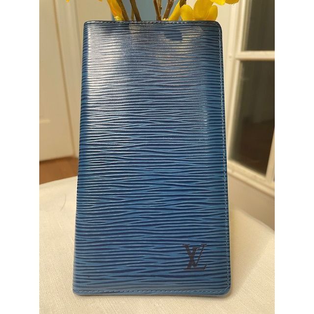 Louis Vuitton Louis Vuitton Epi Leather Passport/Credit Bifold Wallet Size ONE SIZE - 2 Thumbnail