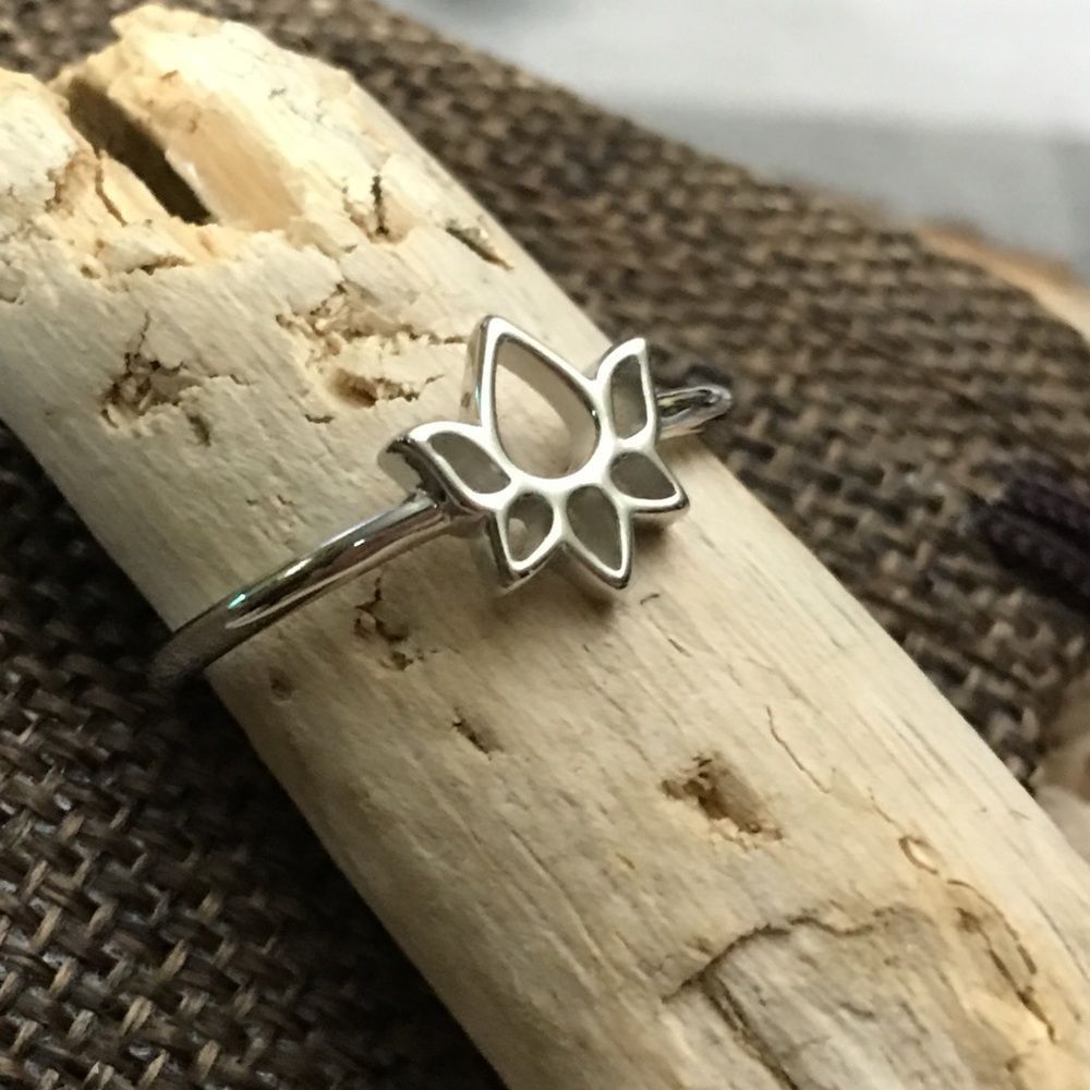The Unbranded Brand Sterling Silver Lotus Flower Ring Ring Size ONE SIZE - 1 Thumbnail