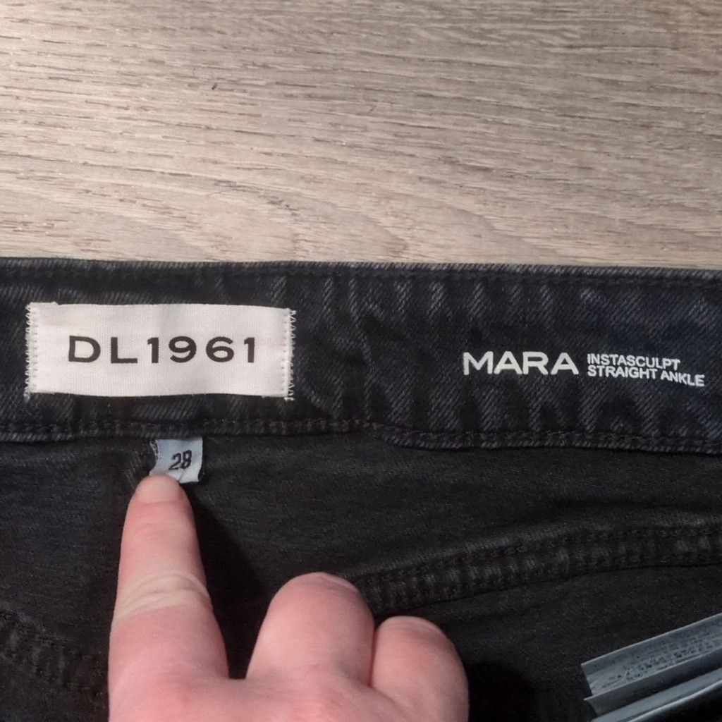 DL1961 DL1961 Mara Straight Ankle Studded Ocean Black Jeans Size 28 Size 28" / US 6 / IT 42 - 4 Thumbnail