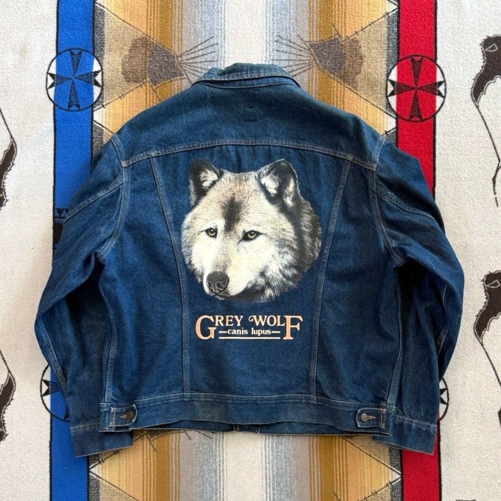 Lee **VINTAGE 80’s LEE DENIM JEAN JACKET MEN’S SIZE 48 BLUE WOLF GRAPHIC** User: Vintage 80’s Lee Denim Jean Jacket Men’s Size 48 Blue Wolf Graphic Size US 32 / EU 48 - 2 Thumbnail