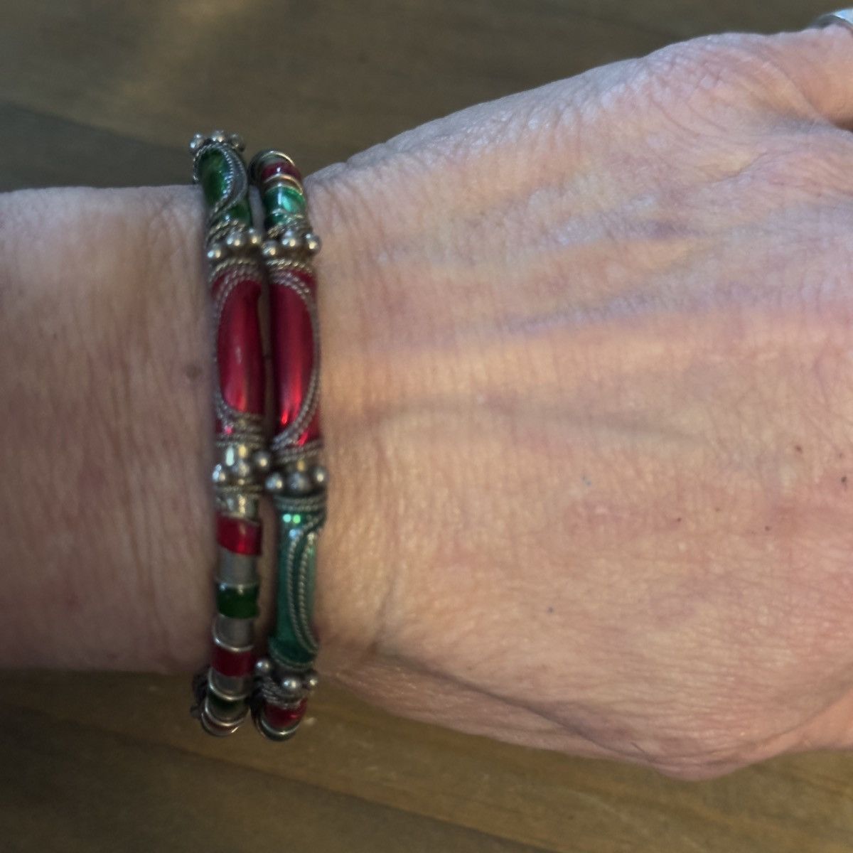 Vintage Vintage fancy gold and green enamel bangle bracelets Size ONE SIZE - 2 Thumbnail