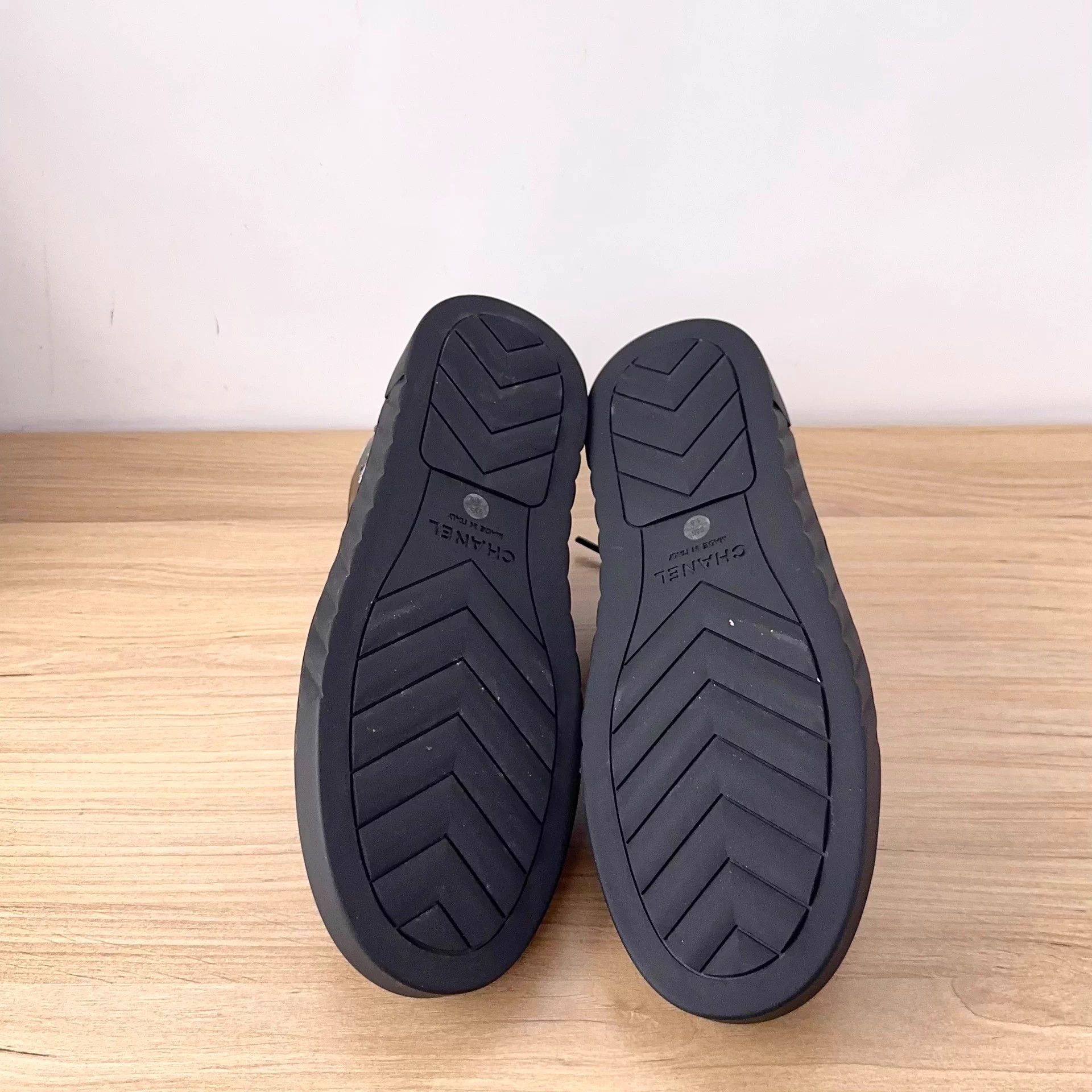 Chanel Chanel Casual Sneakers EUR 37.5 Size US 7 / IT 37 - 5 Thumbnail