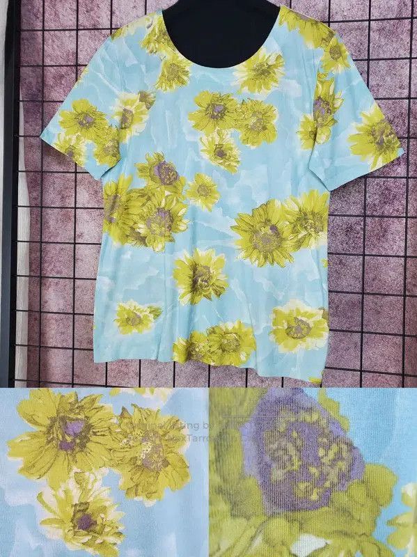 Burberry Burberry Summer Blue Floral Short Sleeve T-Shirt. Size M / US 6-8 / IT 42-44 - 1 Thumbnail