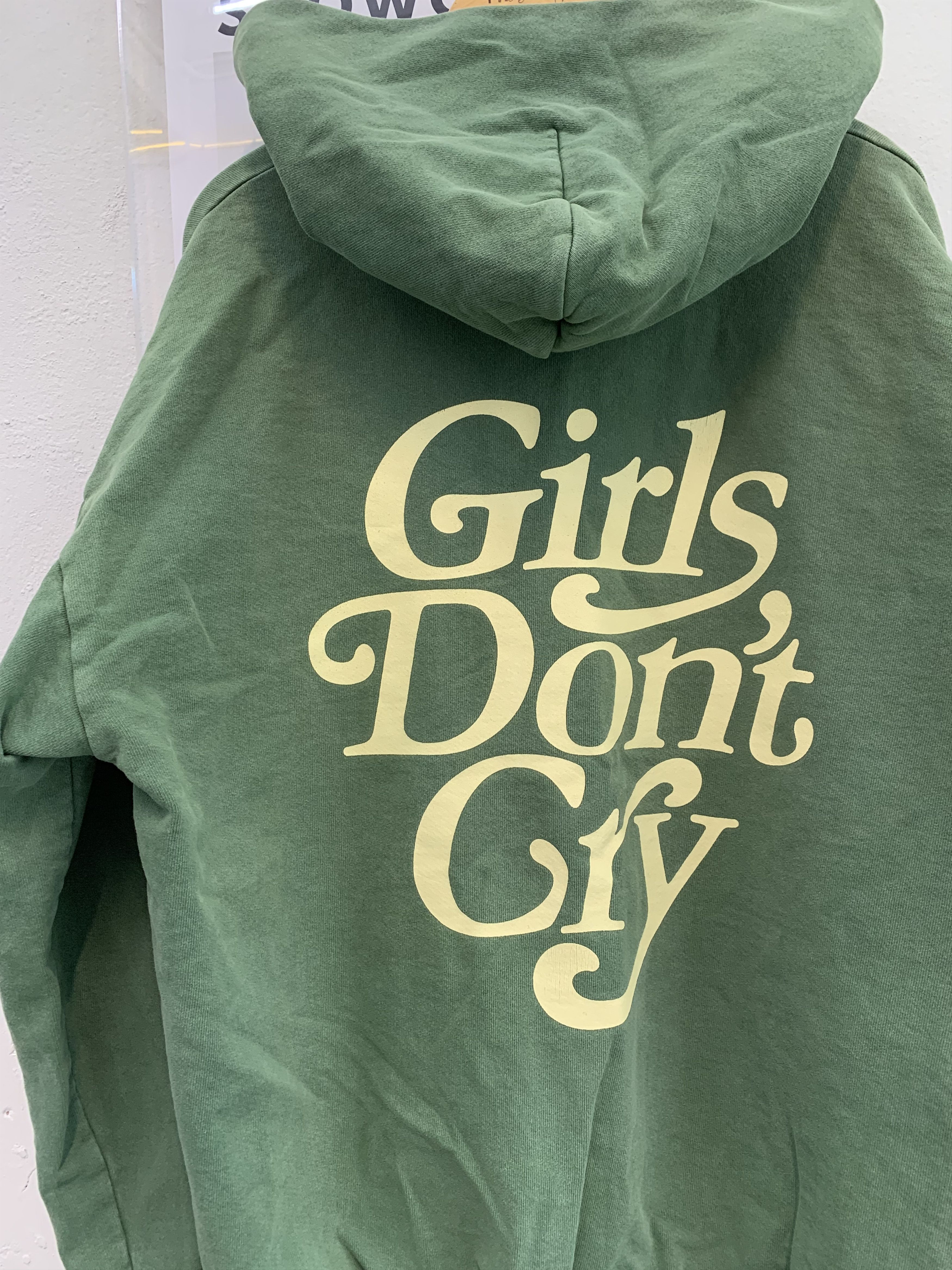 Girls Don't Cry 🪡GIRLS DONT CRY SIZE XL GREEN HOODIE.✨ Size US XL / EU 56 / 4 - 6 Thumbnail