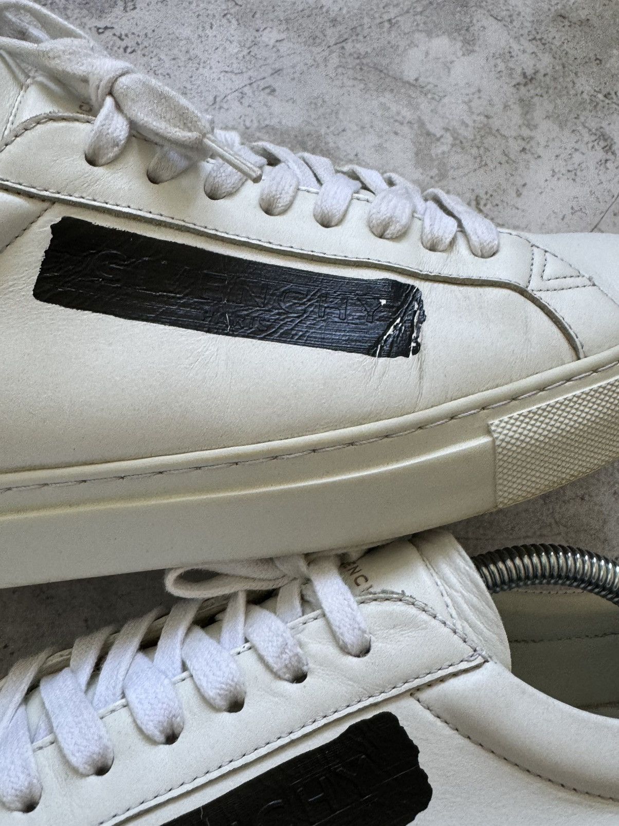 Givenchy Givenchy white leather low top sneakers Size US 10 / EU 43 - 9 Thumbnail
