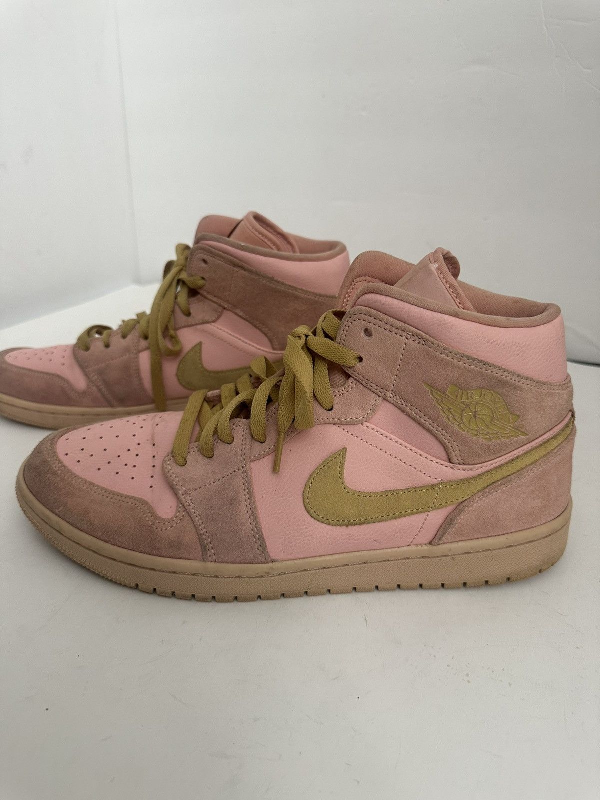 Nike Nike Air Jordan 1 Mid 'Coral Gold' 852542-600 Size US 11 / EU 44 - 7 Thumbnail