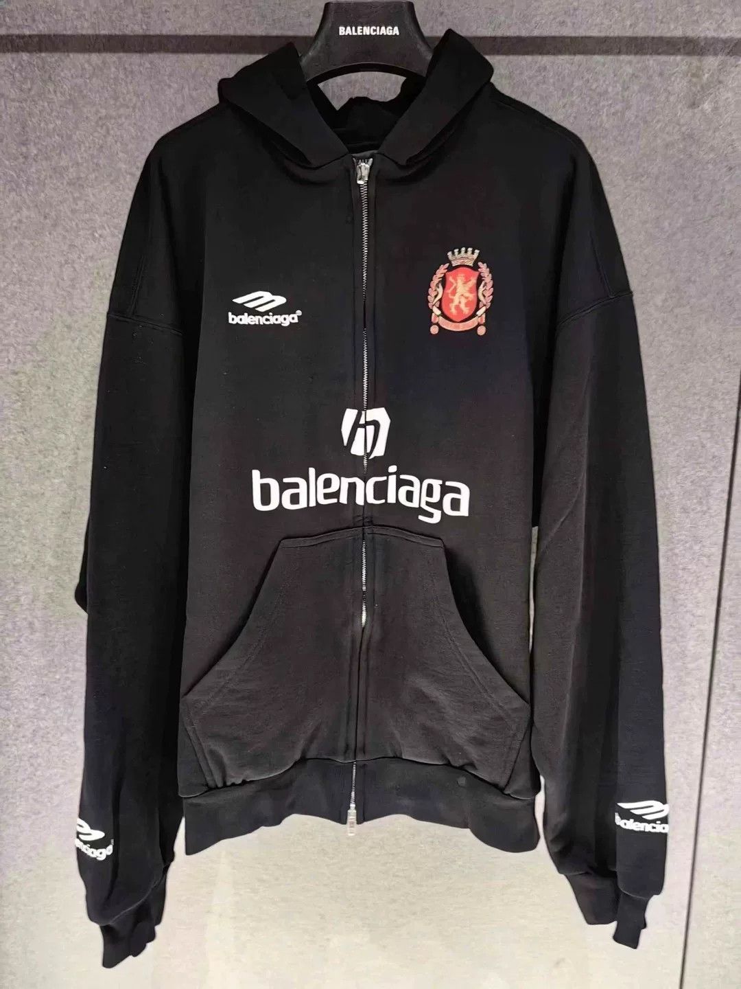 Balenciaga balenciaga manchester united embroidered hoodie Size US XS / EU 42 / 0 - 5 Thumbnail