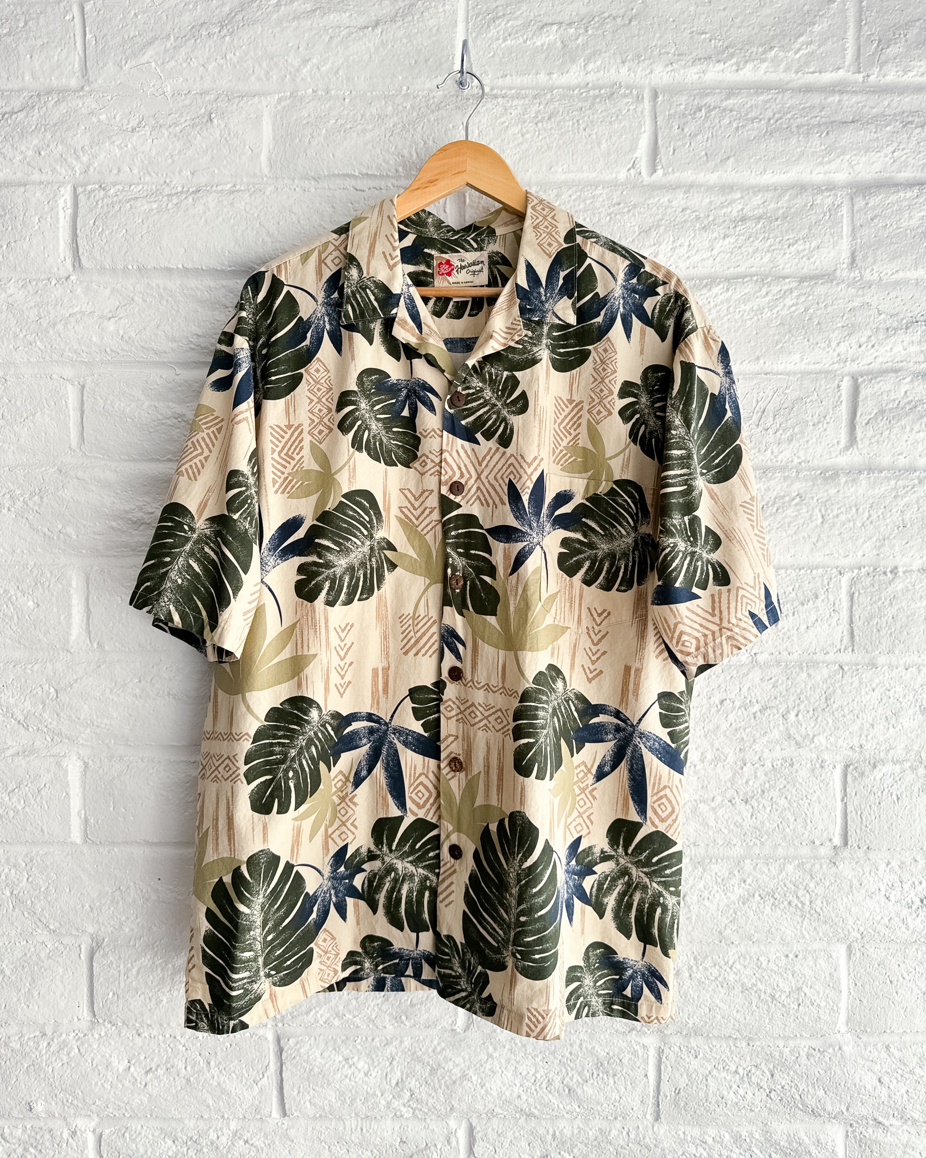 Hilo Hattie Vintage 2000s Hilo Hattie Hawaiian Shirt Beige Green XL Size US XL / EU 56 / 4 - 1 Thumbnail