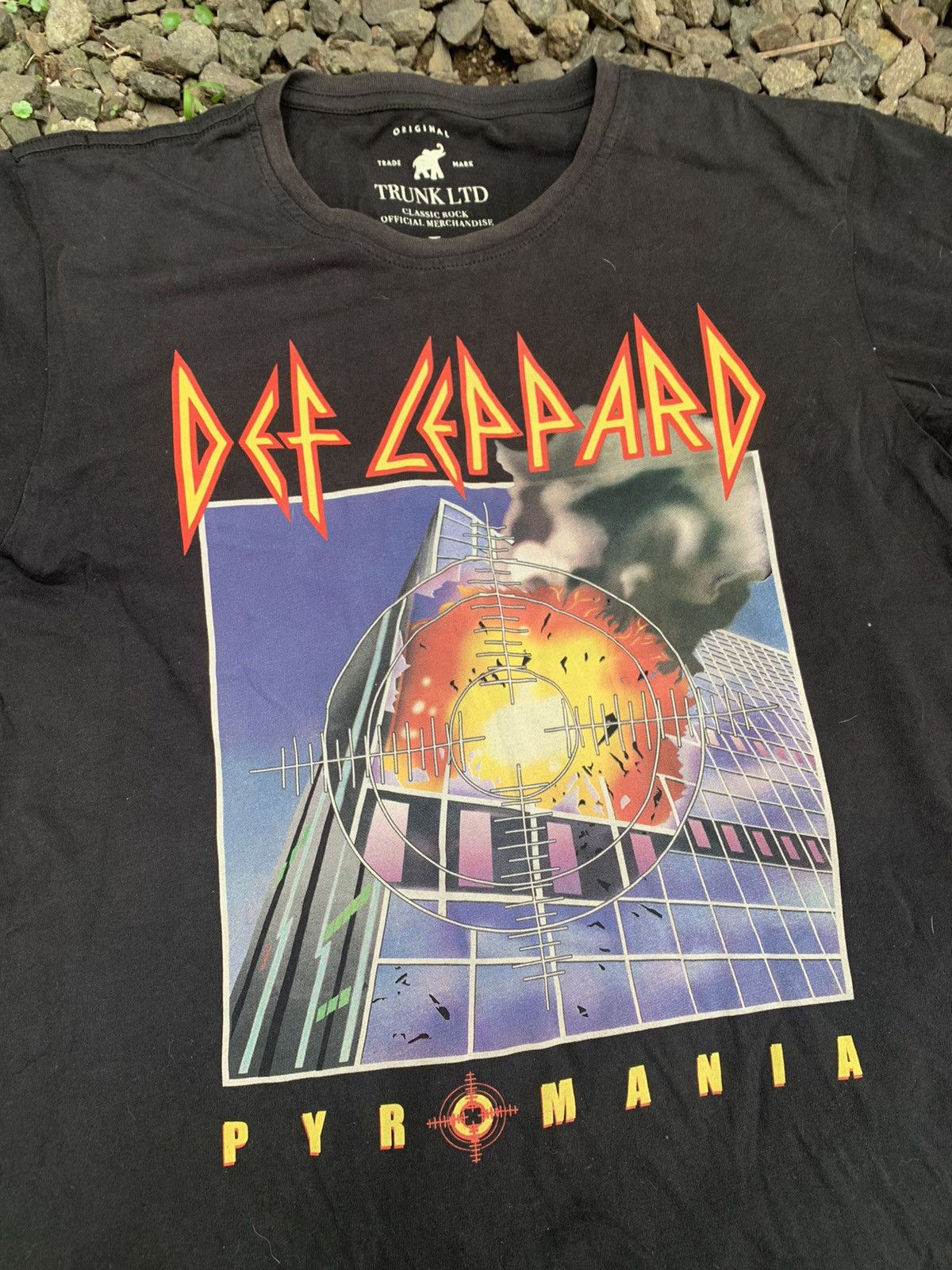 Band Tees Band tees Def leppard pyromania Size US L / EU 52-54 / 3 - 3 Thumbnail