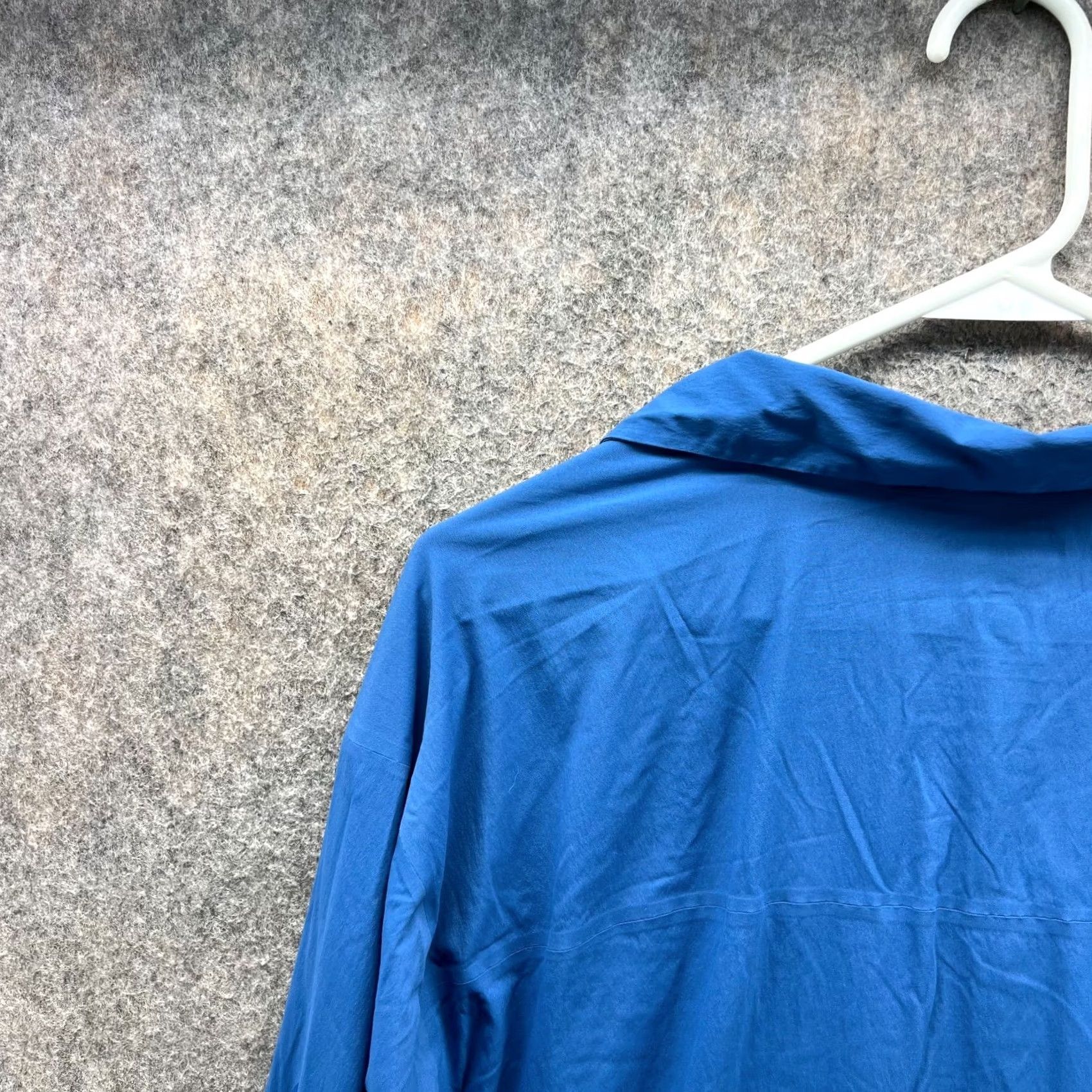 Mountain Hardwear VINTAGE Mountain Hardwear Button-Down Shirt Men XL Blue Knit Stretch All Seasons Size US XL / EU 56 / 4 - 2 Thumbnail