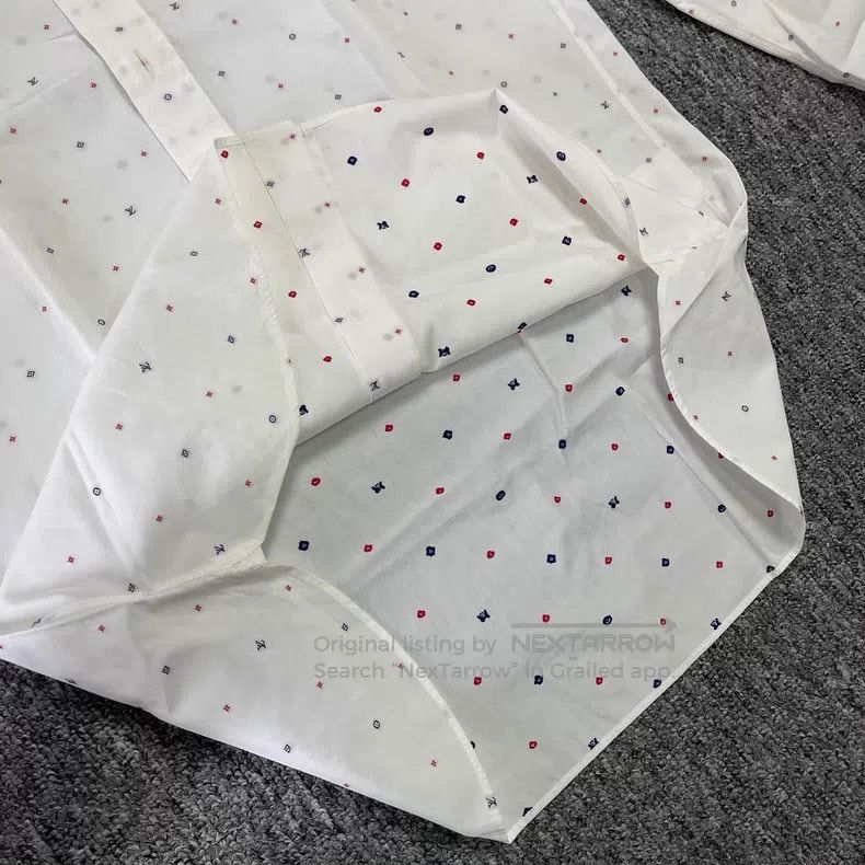 Louis Vuitton Louis Vuitton Full logo lapel long sleeve shirt Size US M / EU 48-50 / 2 - 5 Thumbnail