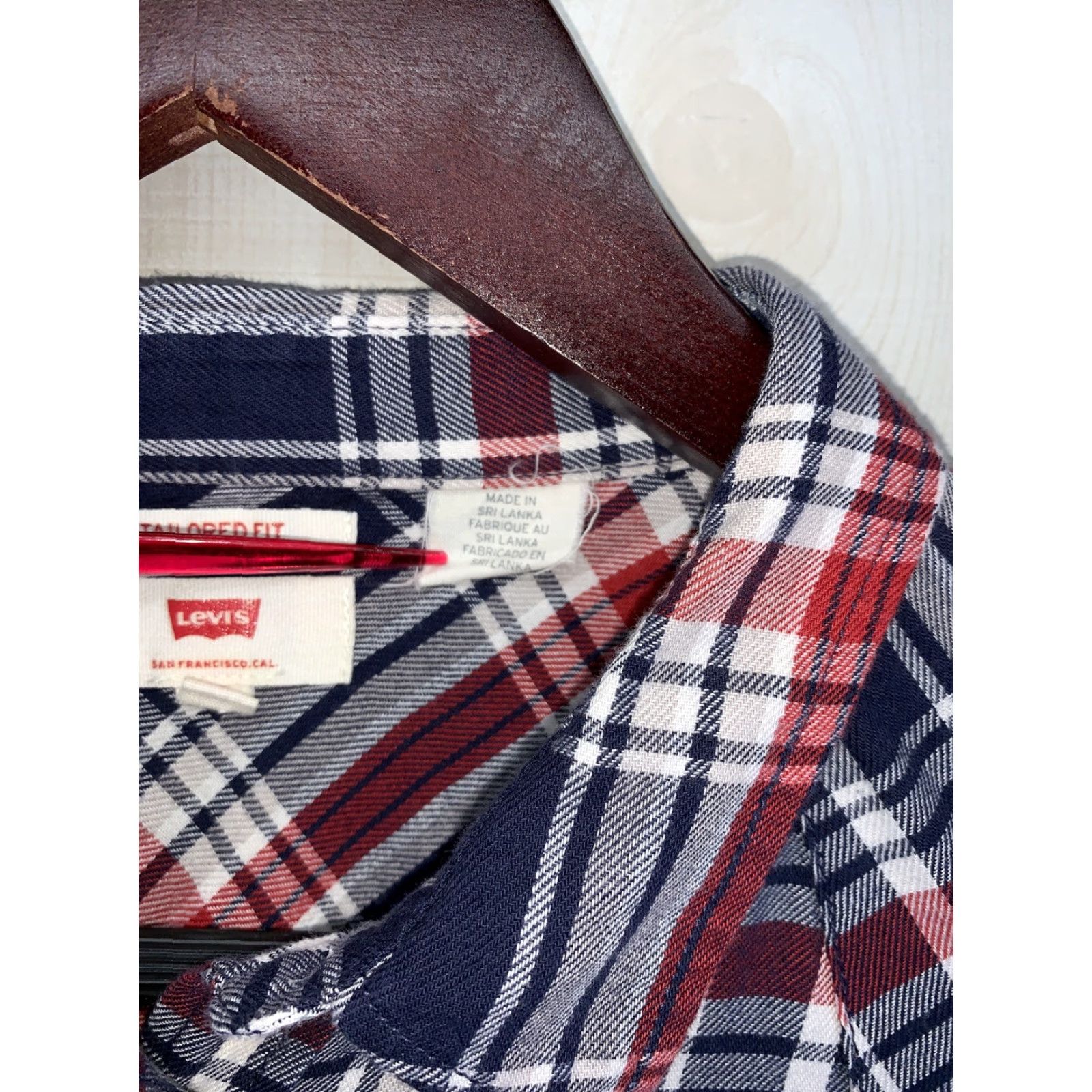 Vintage VINTAGE Levi’s Tailored Fit Marbled Snap Front Red Plaid Flannel Womens Shirt XL Size XL / US 12-14 / IT 48-50 - 4 Thumbnail