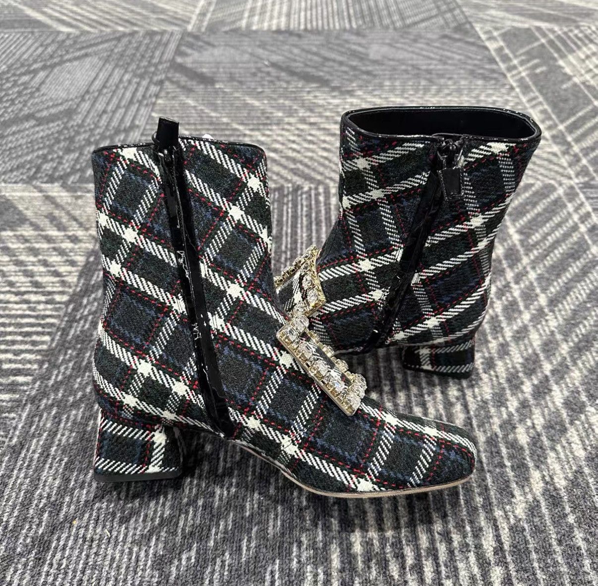 Roger Vivier Roger Vivier Check Ankle Boots J42 Size US 5 / IT 35 - 5 Thumbnail