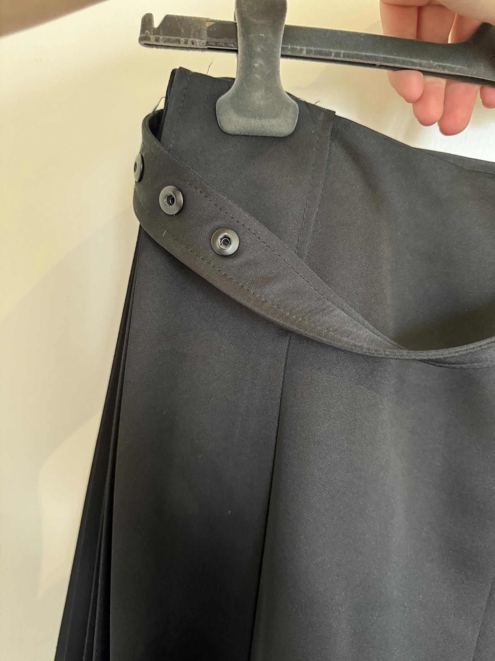 Designer We11done Skirt. Black Midi. Made in Korea. Size Small. Size 28" / US 6 / IT 42 - 3 Thumbnail