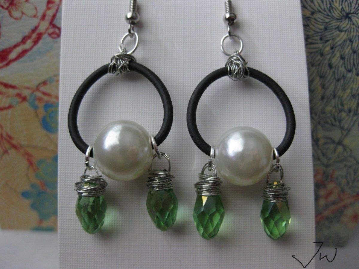 Handmade White Pearl Bead Dangle Earrings With crystal Size ONE SIZE - 4 Thumbnail