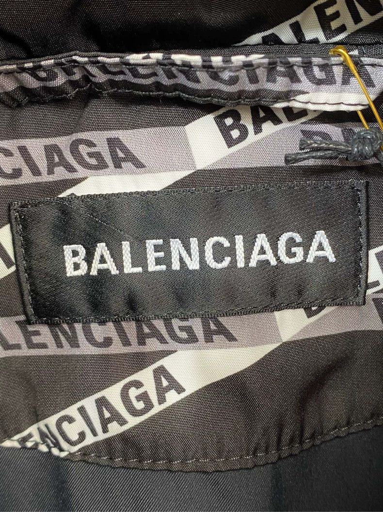 Balenciaga Balenciaga Bullet screen full of logo hidden hat jacket 250 Size US L / EU 52-54 / 3 - 6 Thumbnail