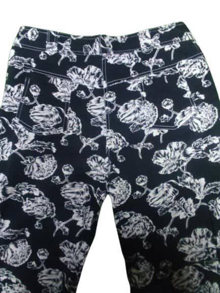Japanese Brand × The Unbranded Brand UNBRAND DENIM FLARED PANTS FLORAL Size 31" - 4 Thumbnail