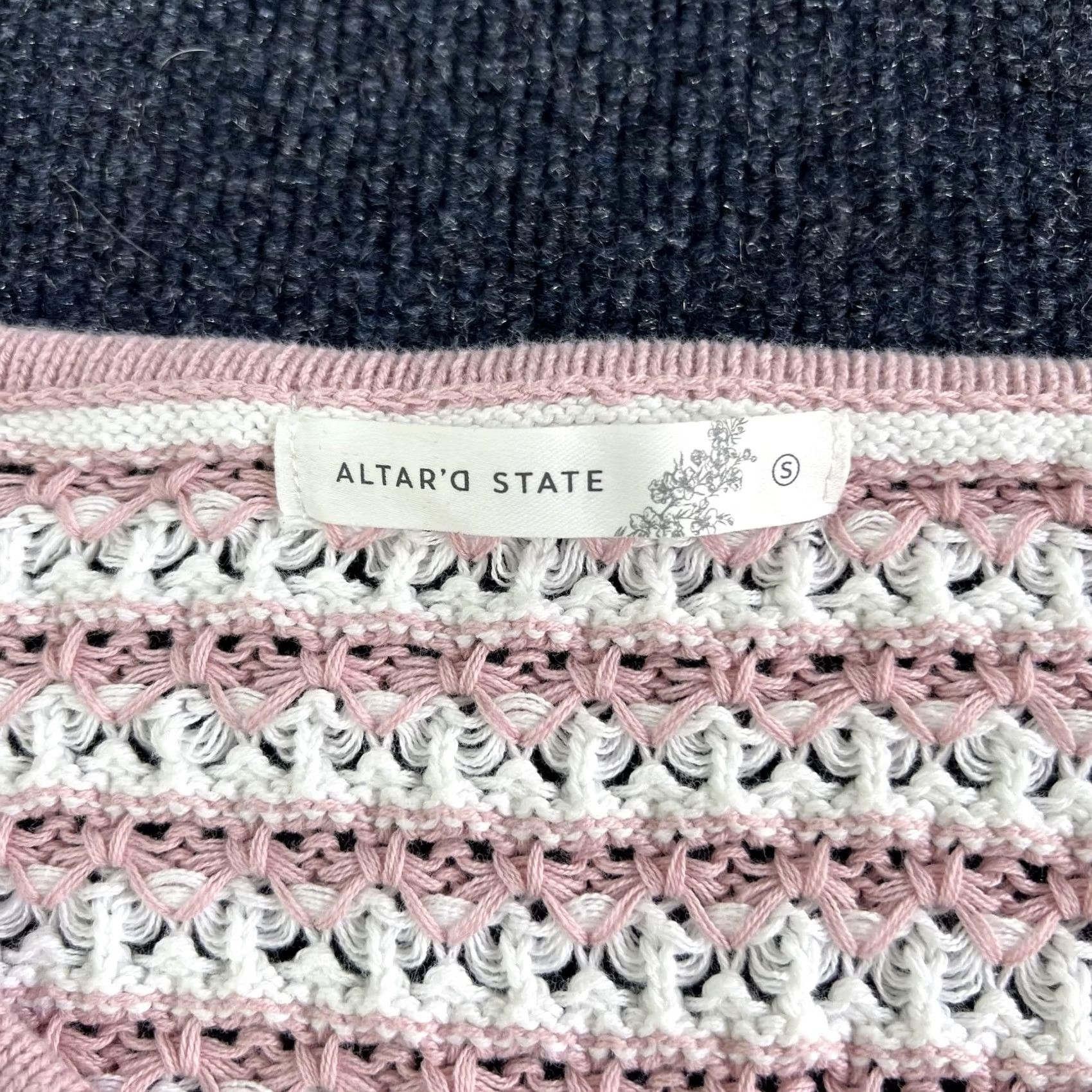 Vintage Altar'd State Sweater Womens Small Pink White Striped Crochet Knit Crop Top Size S / US 4 / IT 40 - 3 Thumbnail