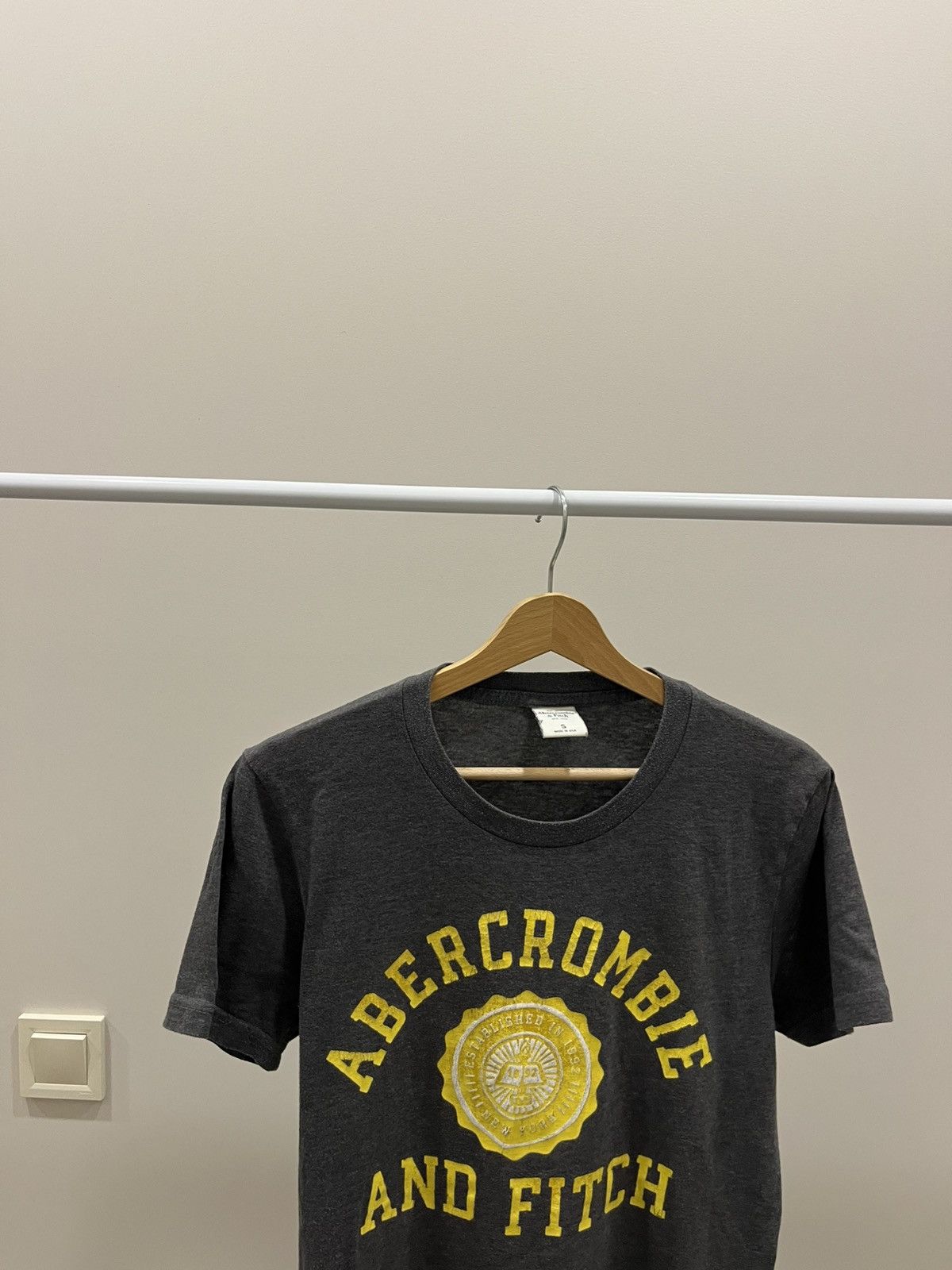 Abercrombie & Fitch 90s Abercrombie & Fitch T-Shirt Spellout Vintage Y2K Size US S / EU 44-46 / 1 - 2 Thumbnail