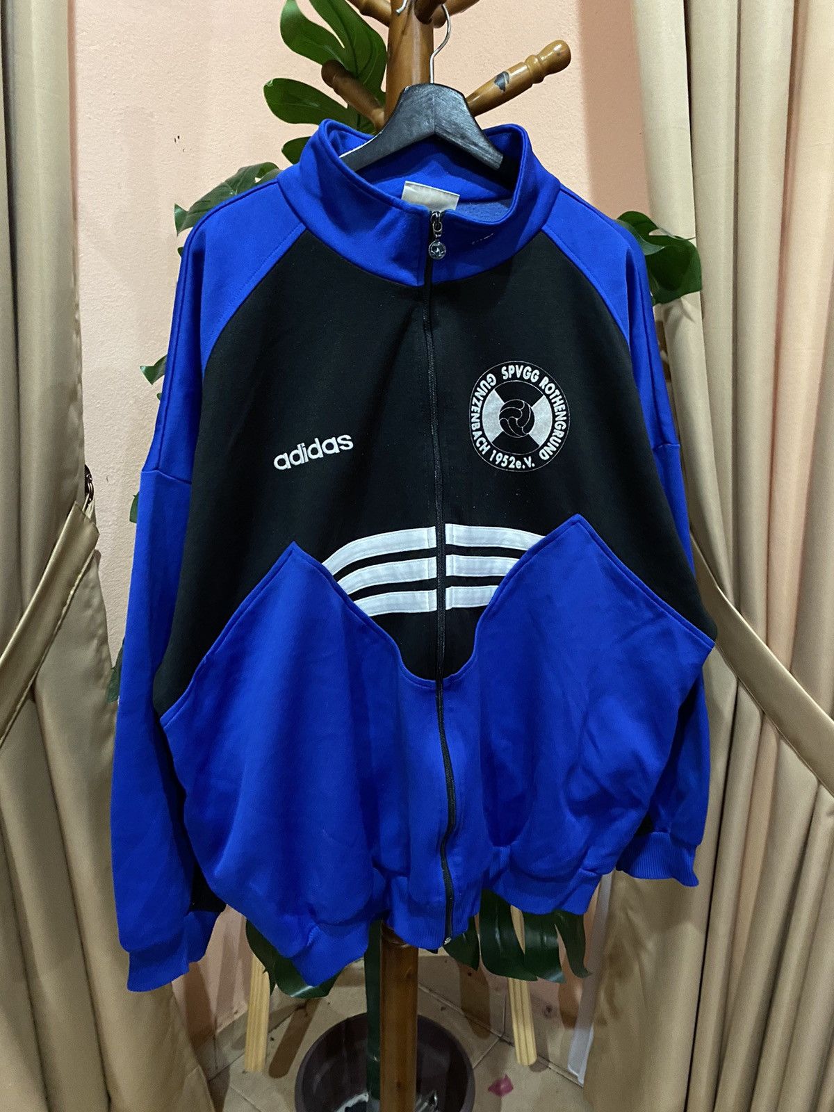Adidas VINTAGE ADIDAS TRACKTOP Size US L / EU 52-54 / 3 - 5 Thumbnail