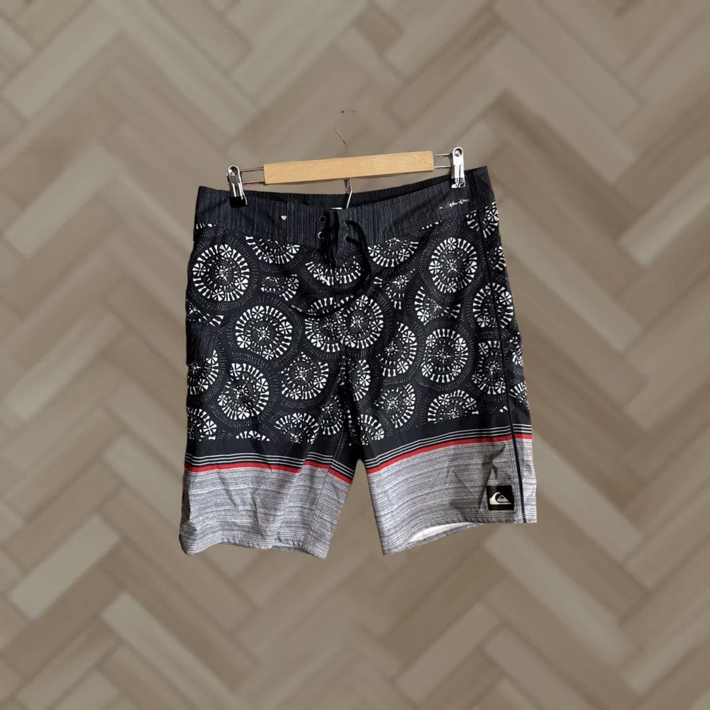Quiksilver Quiksilver Shorts Mens 31 Black Board DryFlight Swim Trunks Men Size Size US 31 - 1 Thumbnail