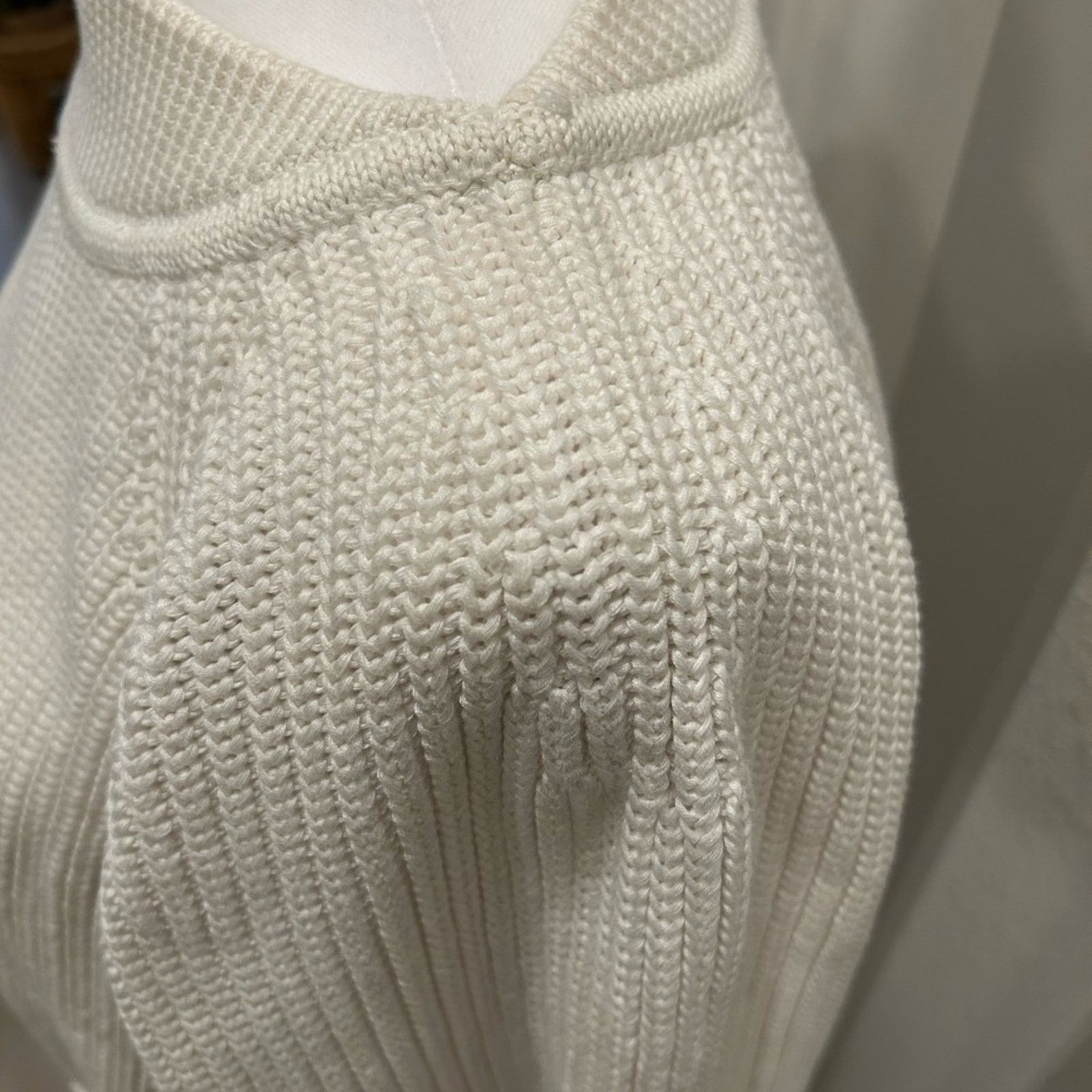 Chanel CHANEL CC Logo Button Low Gauge Knit Sweater Jumper 40 Cream Size L / US 10 / IT 46 - 13 Thumbnail