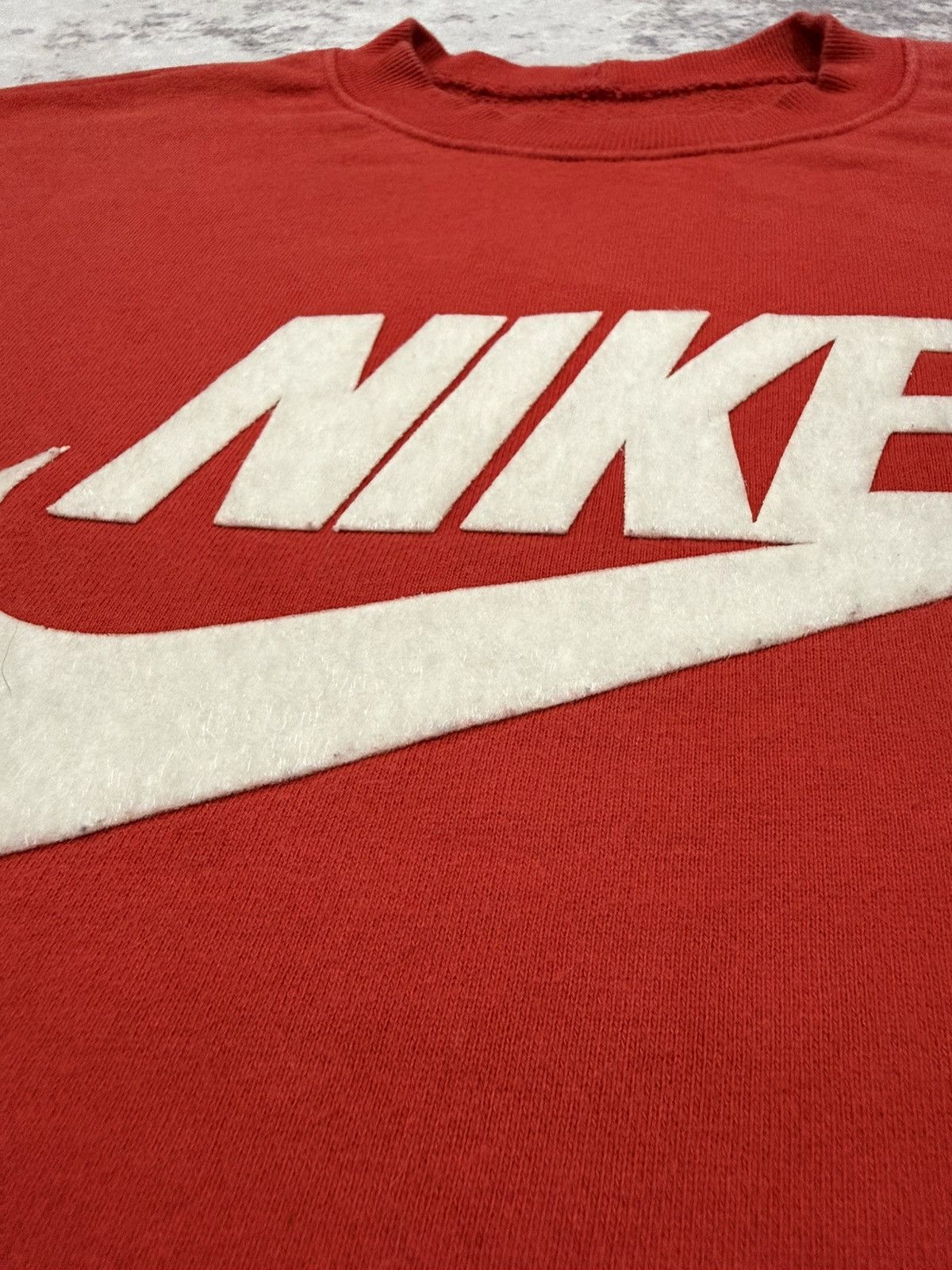 Nike Vintage Nike Swoosh Velvet Logo Baggy Sweatshirt Size US XL / EU 56 / 4 - 8 Thumbnail