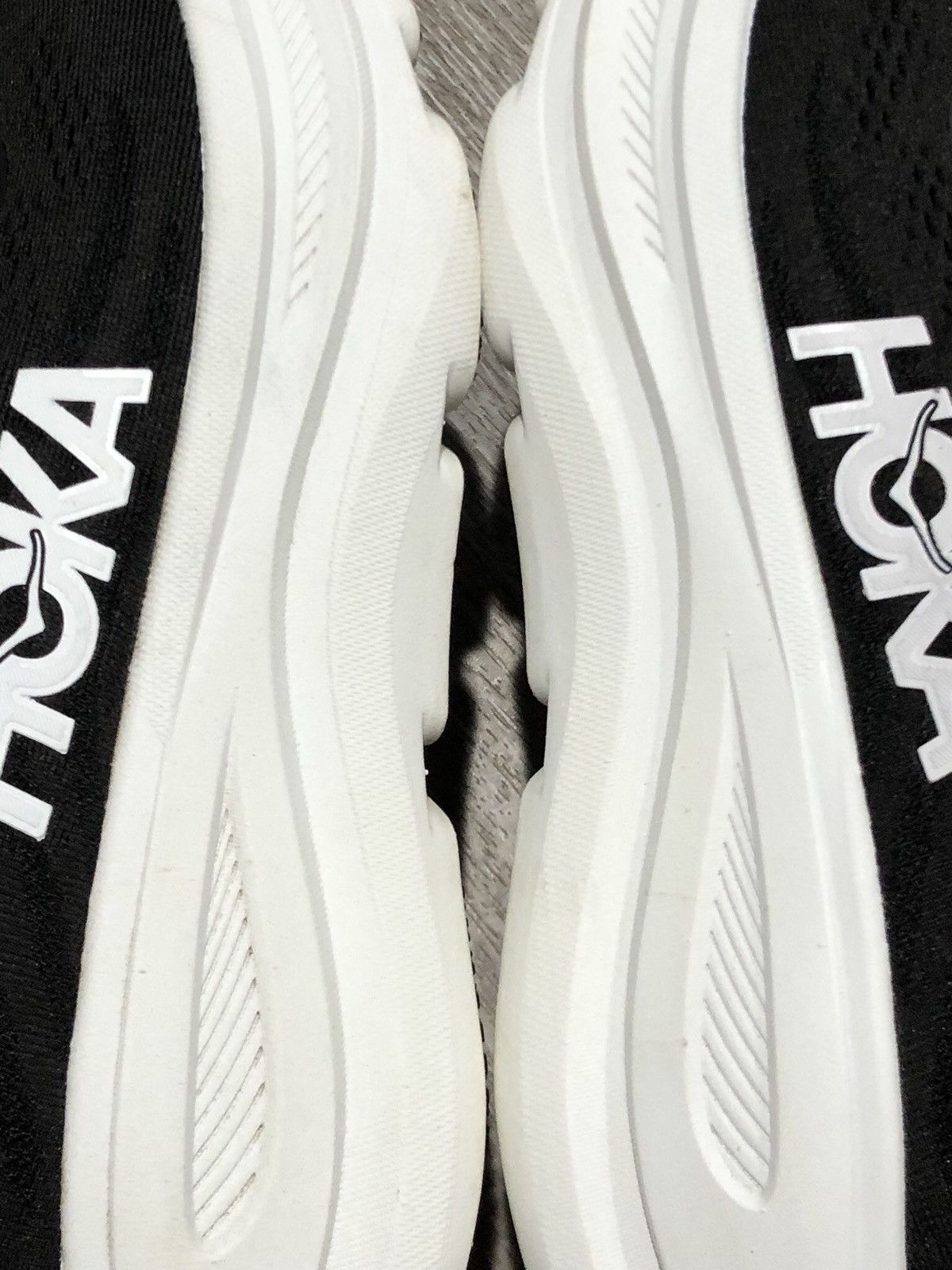 Hoka Hoka Bondi 9 Shoes Womens Size 7 Black White Running Sneaker Size US 7 / IT 37 - 8 Thumbnail