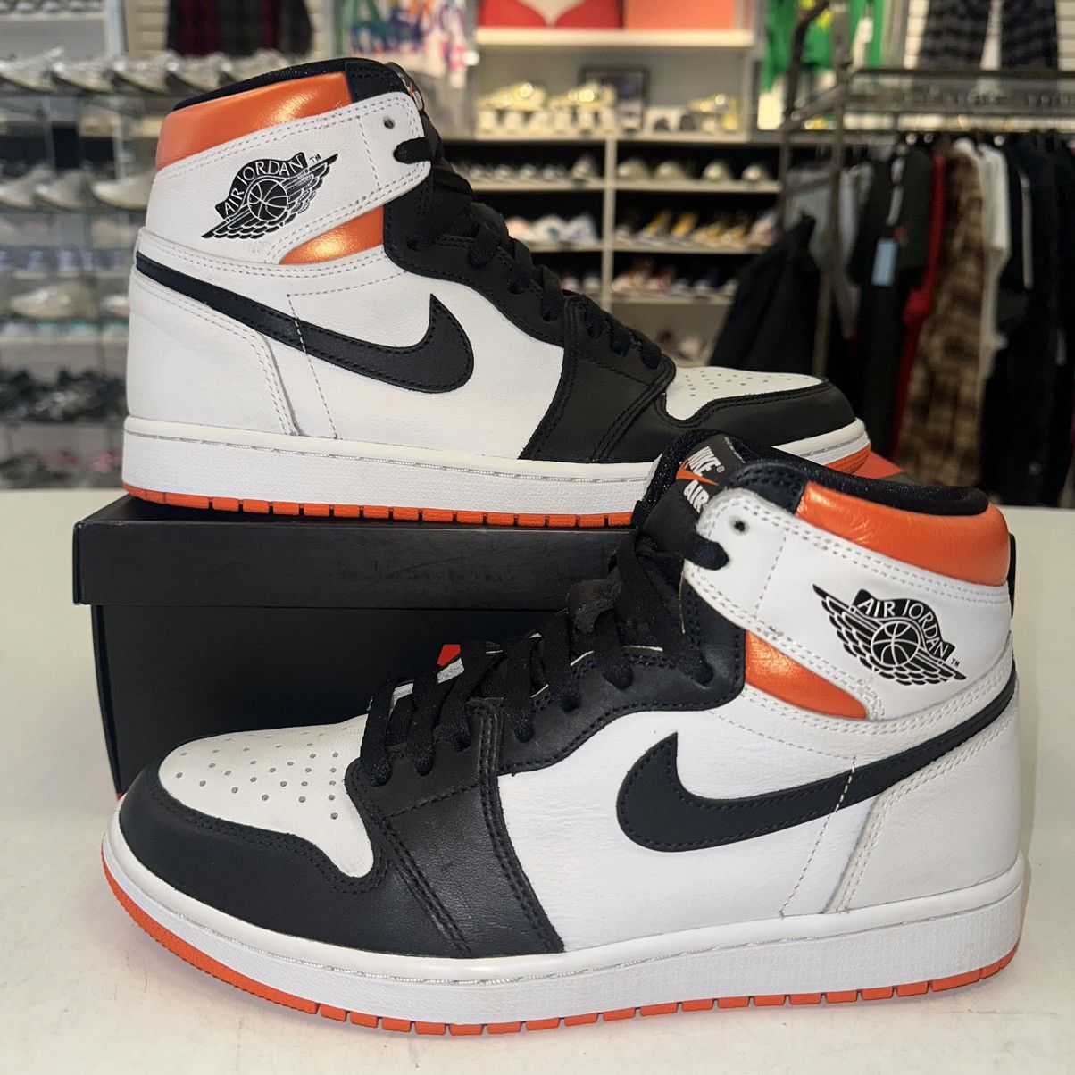 Jordan Brand Size 9.5 - Air Jordan 1 Retro High OG Electro Orange Size US 9.5 / EU 42-43 - 1 Thumbnail