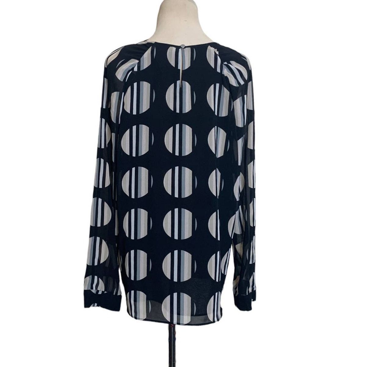 Calvin Klein Calvin Klein Geometric Pattern Long Sleeves Blouse Size M Size M / US 6-8 / IT 42-44 - 2 Thumbnail