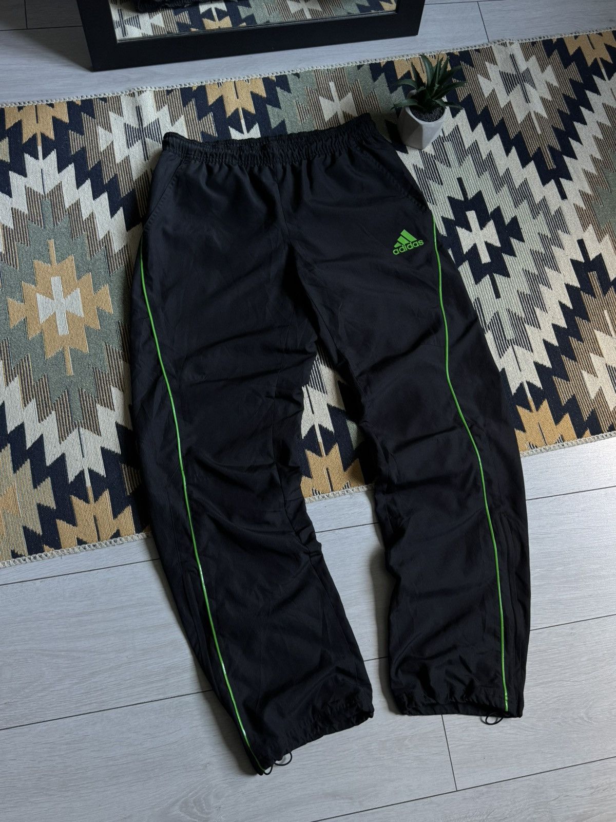 Adidas Vintage Adidas Nylon Logo Y2K Baggy Pants Size US 30 / EU 46 - 3 Thumbnail