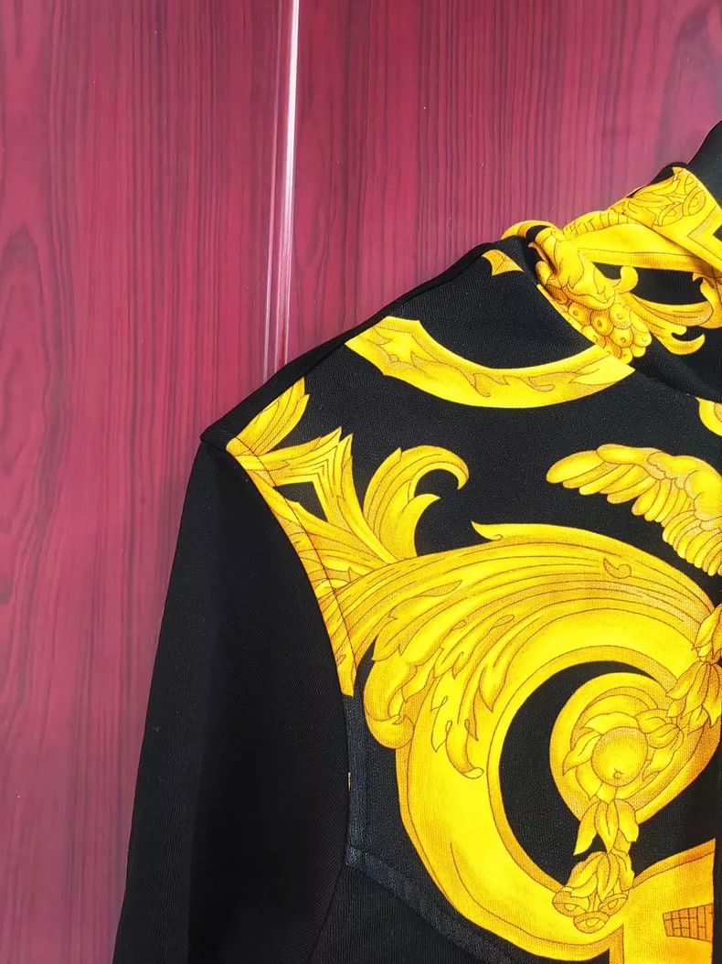 Versace Versace Black gold baroque print sweatshirt jacket Size US L / EU 52-54 / 3 - 2 Thumbnail