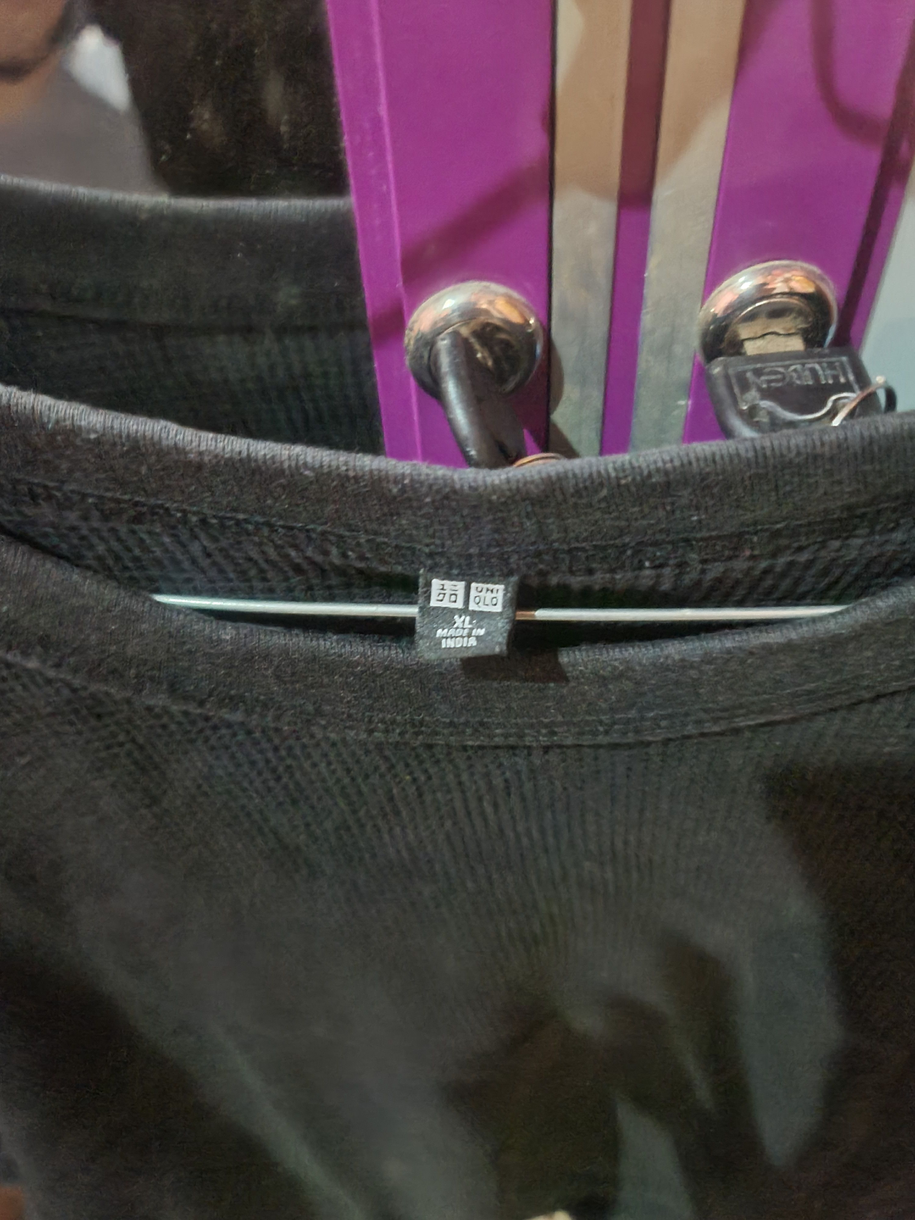 Uniqlo T-Shirt Uniqlo Basic Black Size US XL / EU 56 / 4 - 2 Thumbnail