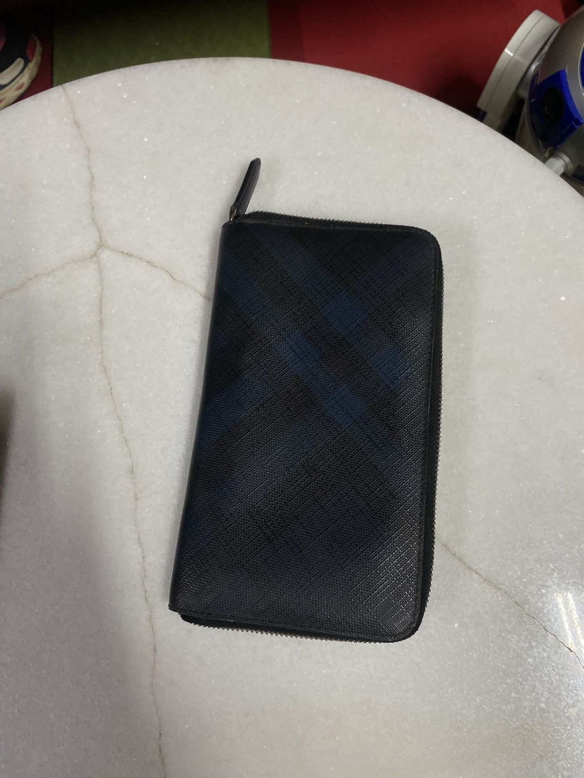 Burberry Burberry Plaid Blue Long Leather Wallet Preowned Size ONE SIZE - 1 Thumbnail