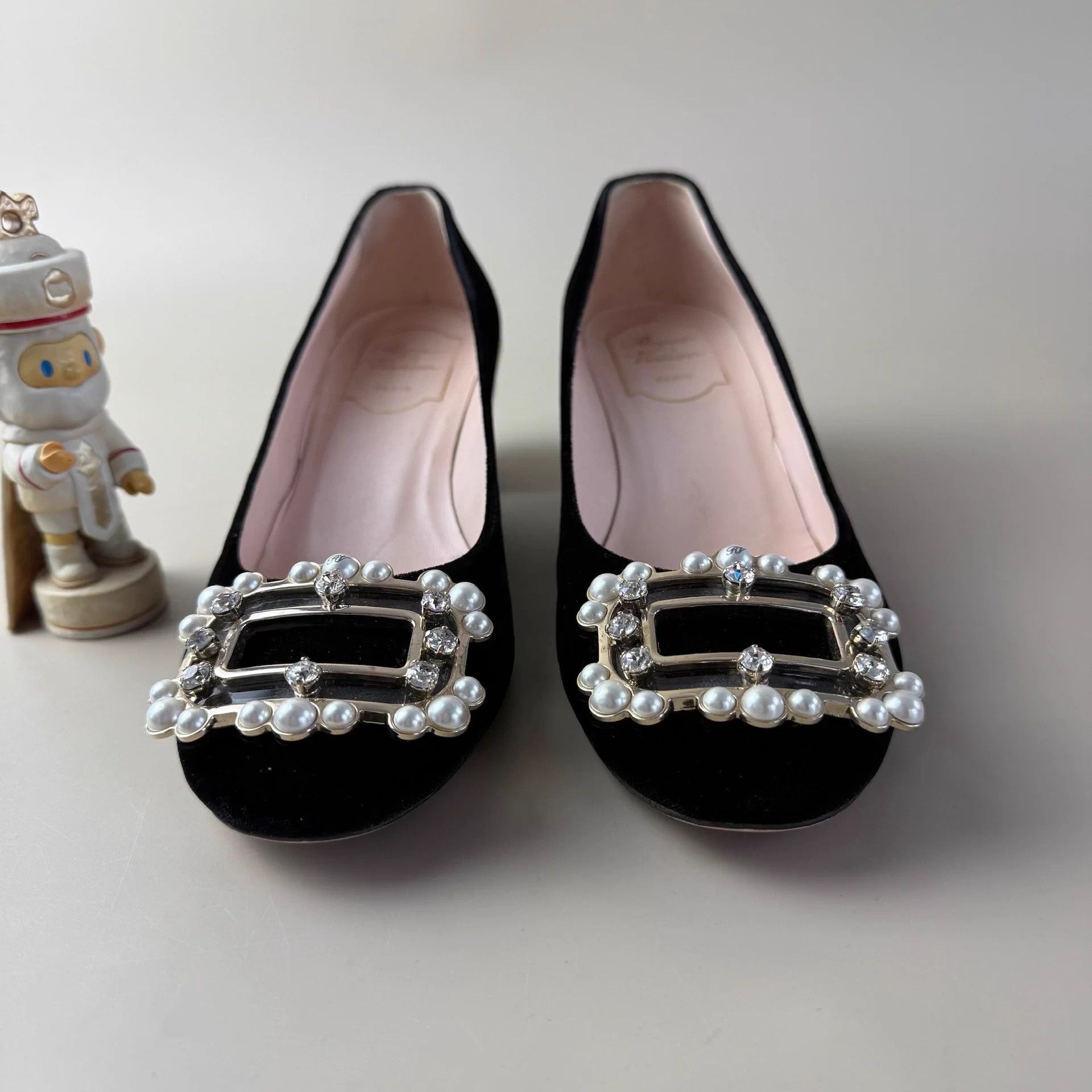 Roger Vivier RV pearl buckle mink fur heels 36.5 EU 95 YLP4418 Size US 5.5 / IT 35.5 - 2 Thumbnail