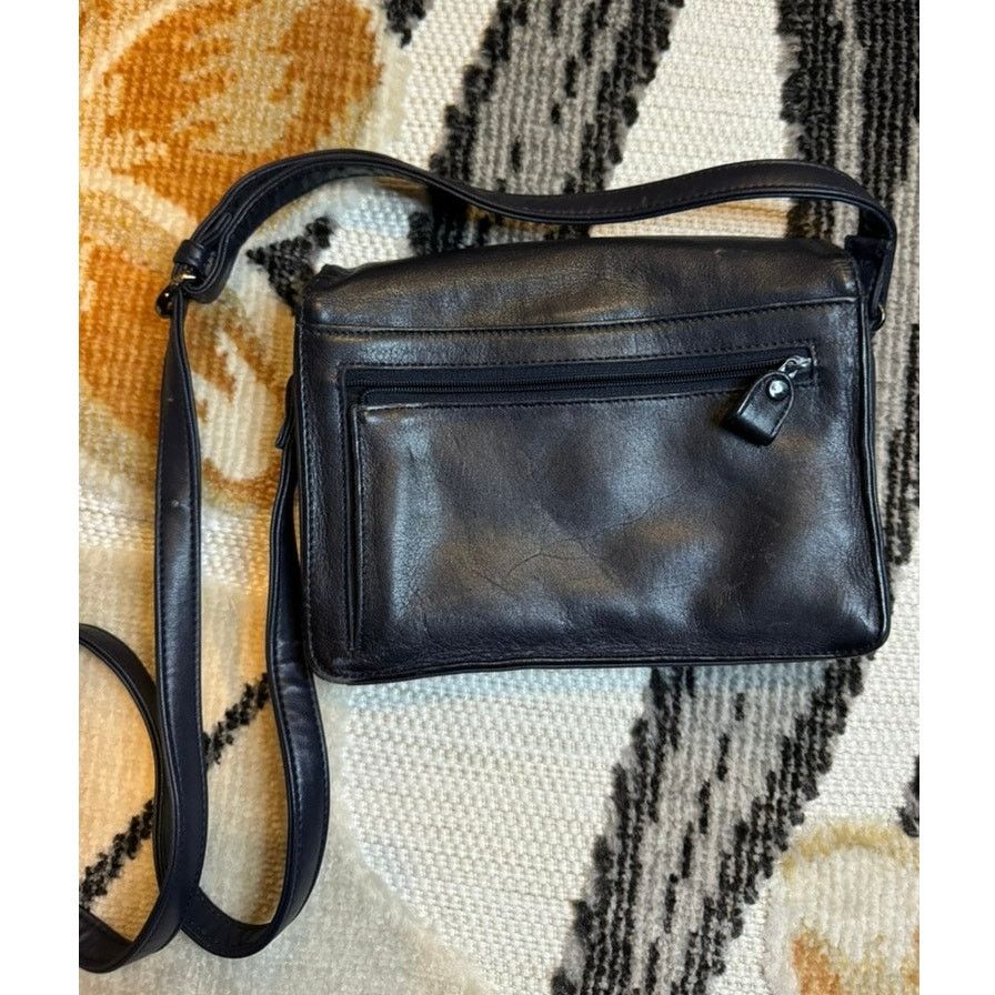 Bcbgmaxazria Leather Co By Liz Claiborne Vtg Crossbody Shoulder Bag Size ONE SIZE - 2 Thumbnail