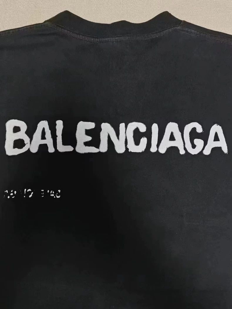 Balenciaga Balenciaga Graffiti spray paint logo to make old short-sle Size US XS / EU 42 / 0 - 3 Thumbnail