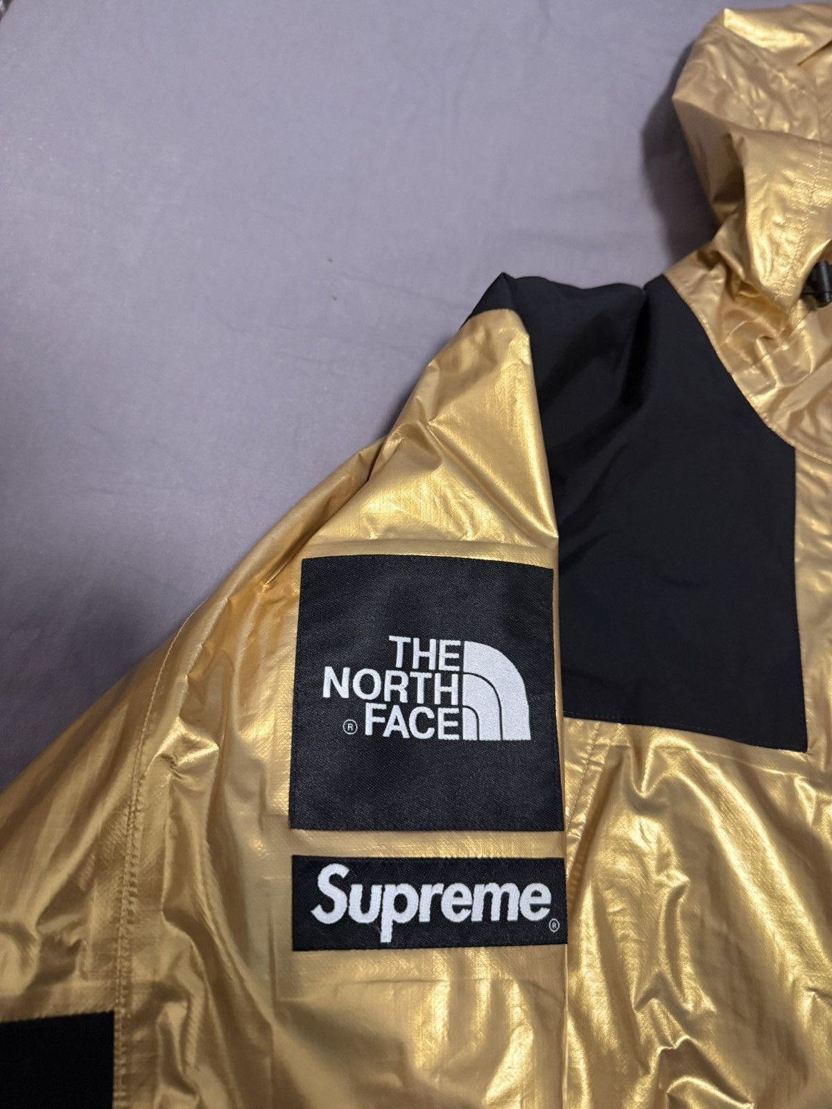 Supreme × The North Face Supreme tnf the north face metallic mountain parka gold rose Size US L / EU 52-54 / 3 - 3 Thumbnail