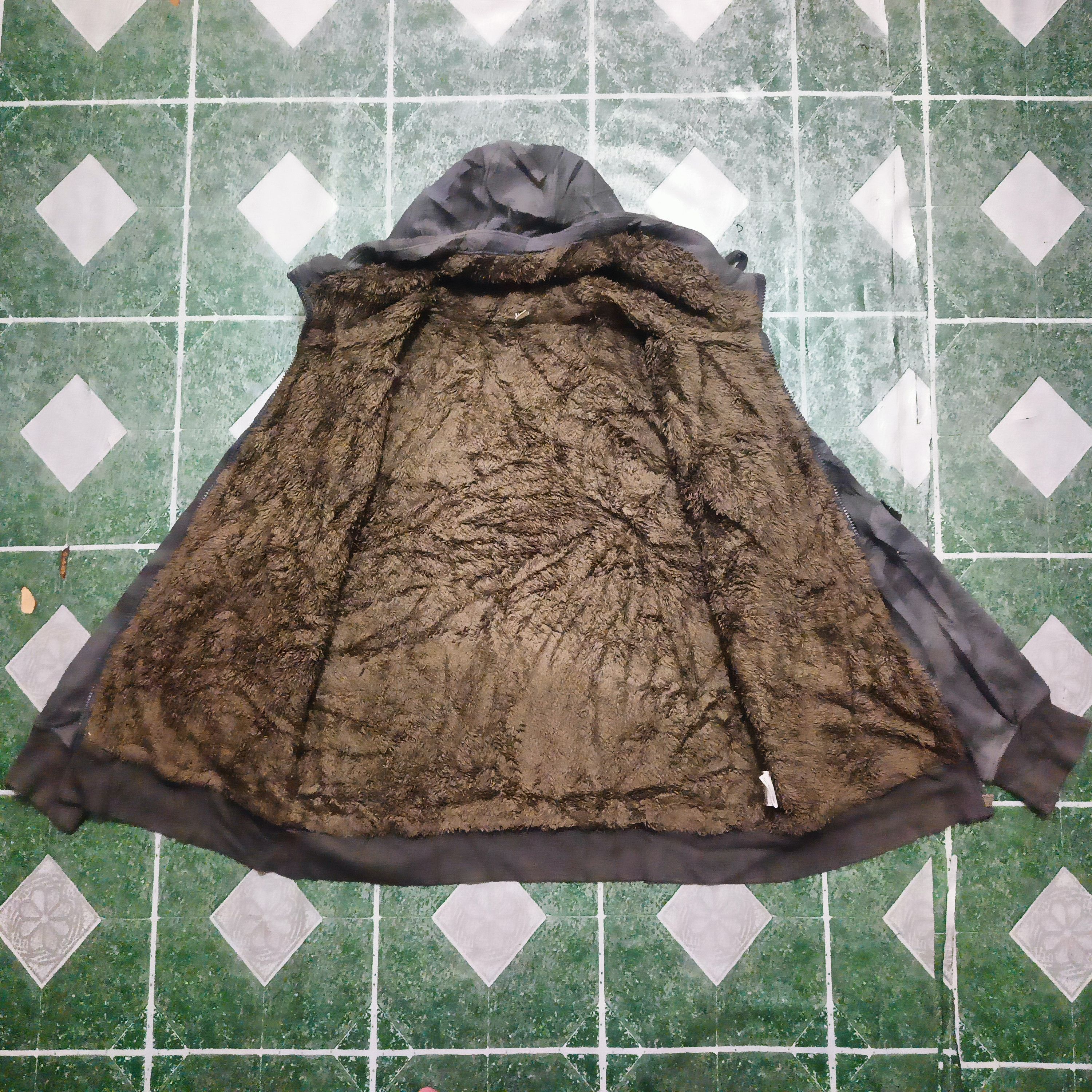 Uniqlo Uniqlo camo hooded Zipper Size US L / EU 52-54 / 3 - 5 Thumbnail