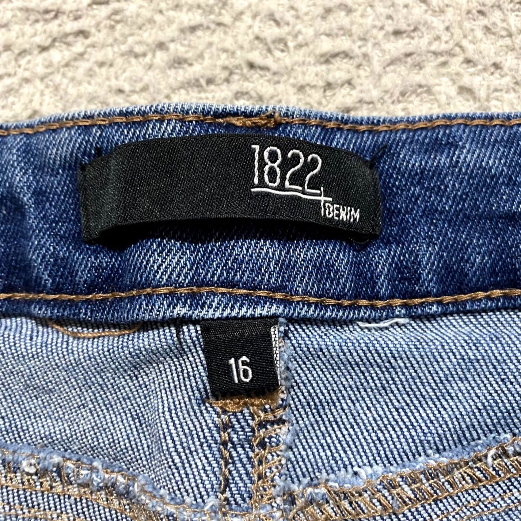 Vintage 1822 Denim Womens 16 Jeans Blue Loose Straight High Rise Raw Hem Distress Size 38" / US 16 / IT 52 - 3 Thumbnail