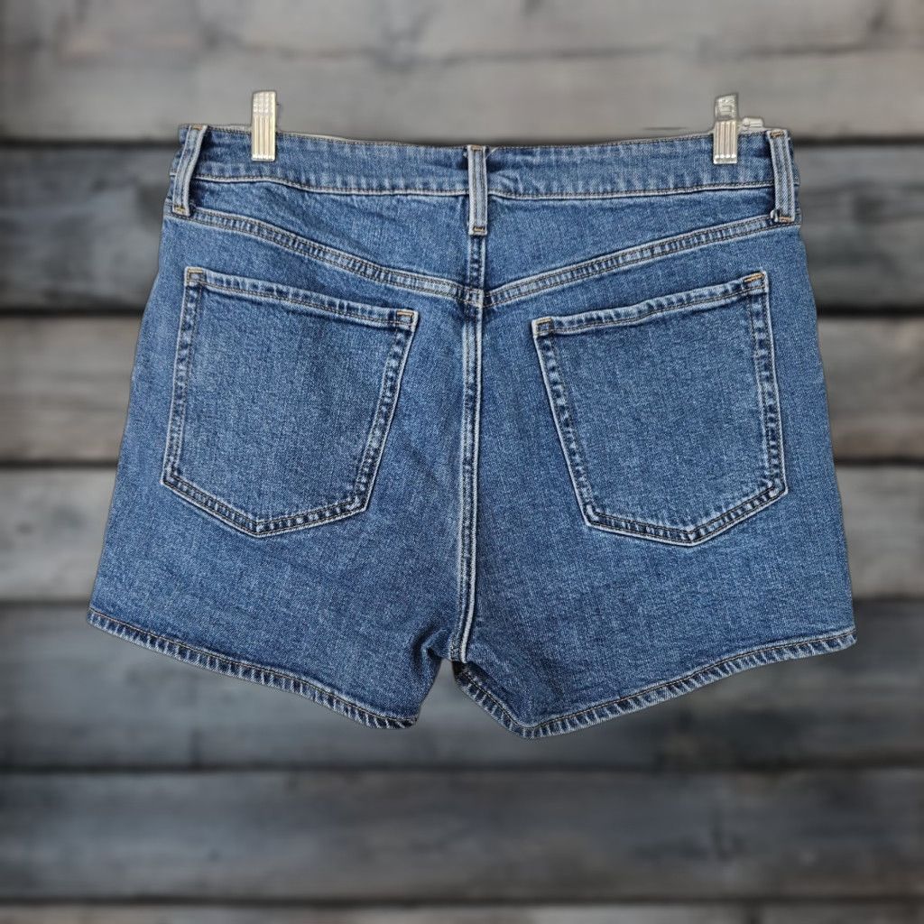 Old Navy Old Navy Womens Denim Shorts Sz 14 Blue High Rise OG Denim Shorts Women 14 Blue High Rise Size 36" / US 14 / IT 50 - 1 Thumbnail