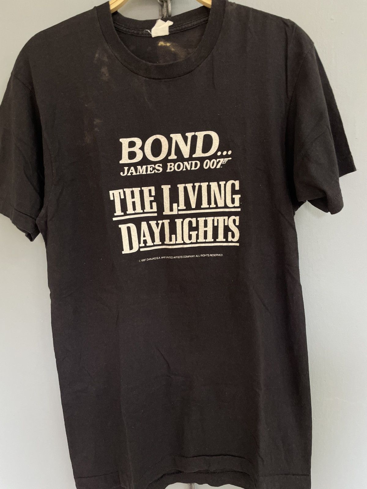 Vintage Vintage 80s James Bond 007 The Living Daylights movie shirt Size US S / EU 44-46 / 1 - 3 Thumbnail