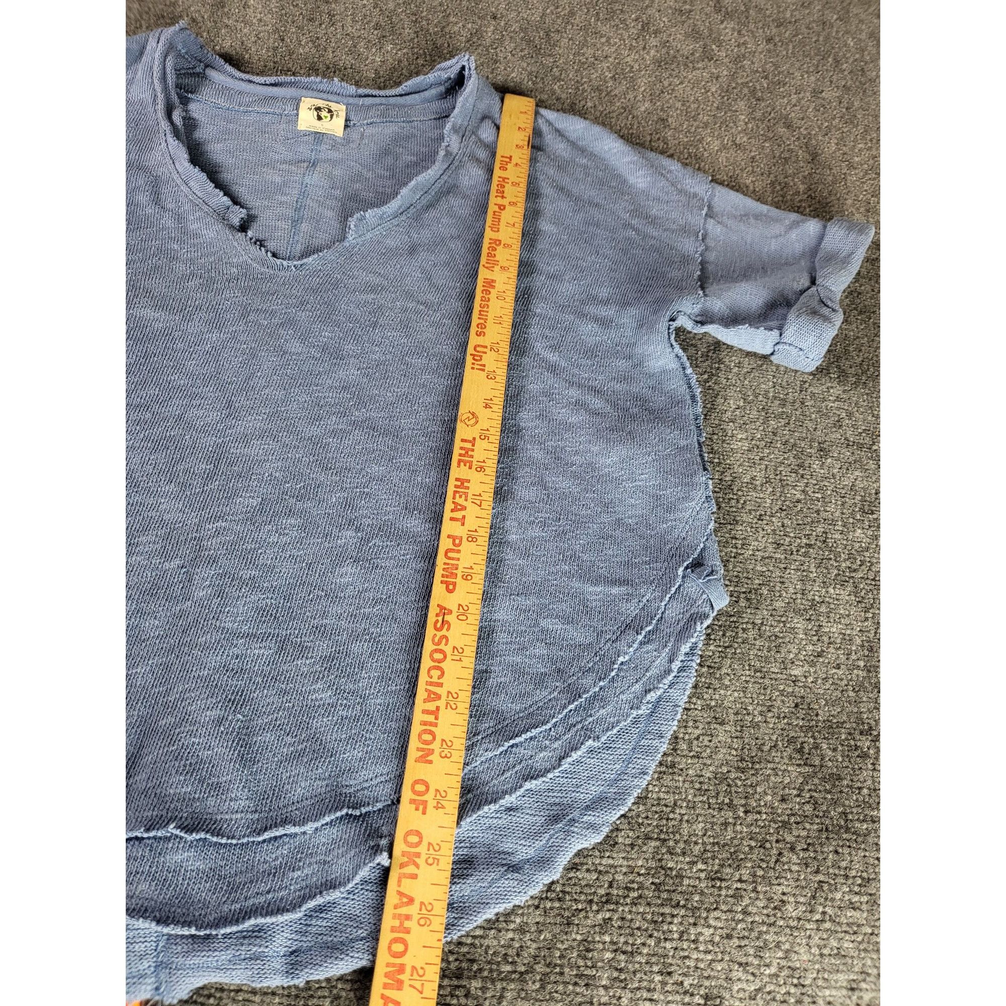 Free People We The Free Distressed Tight Knit Sweater Women Sz S Blue V Size S / US 4 / IT 40 - 3 Thumbnail