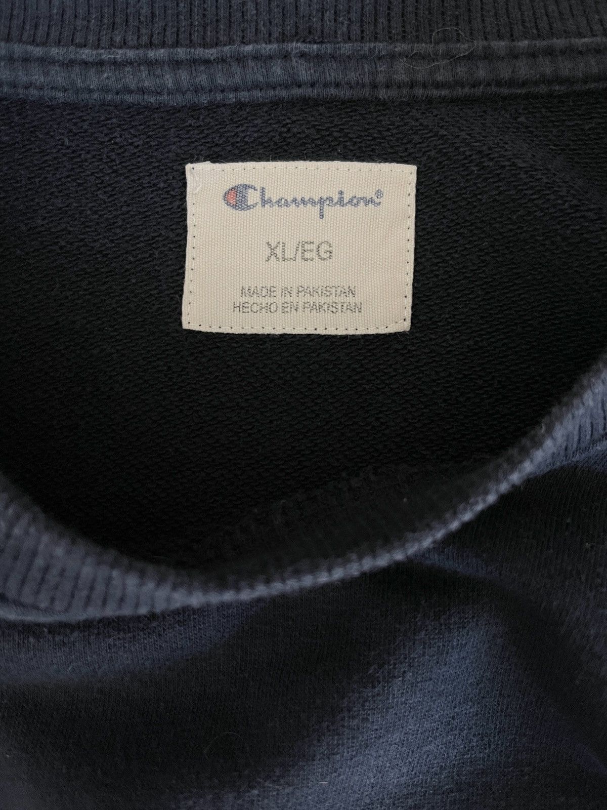 Champion STEAL! Vintage 2000s Champion Side Logo Sweatshirt Crewneck Size US XL / EU 56 / 4 - 4 Thumbnail
