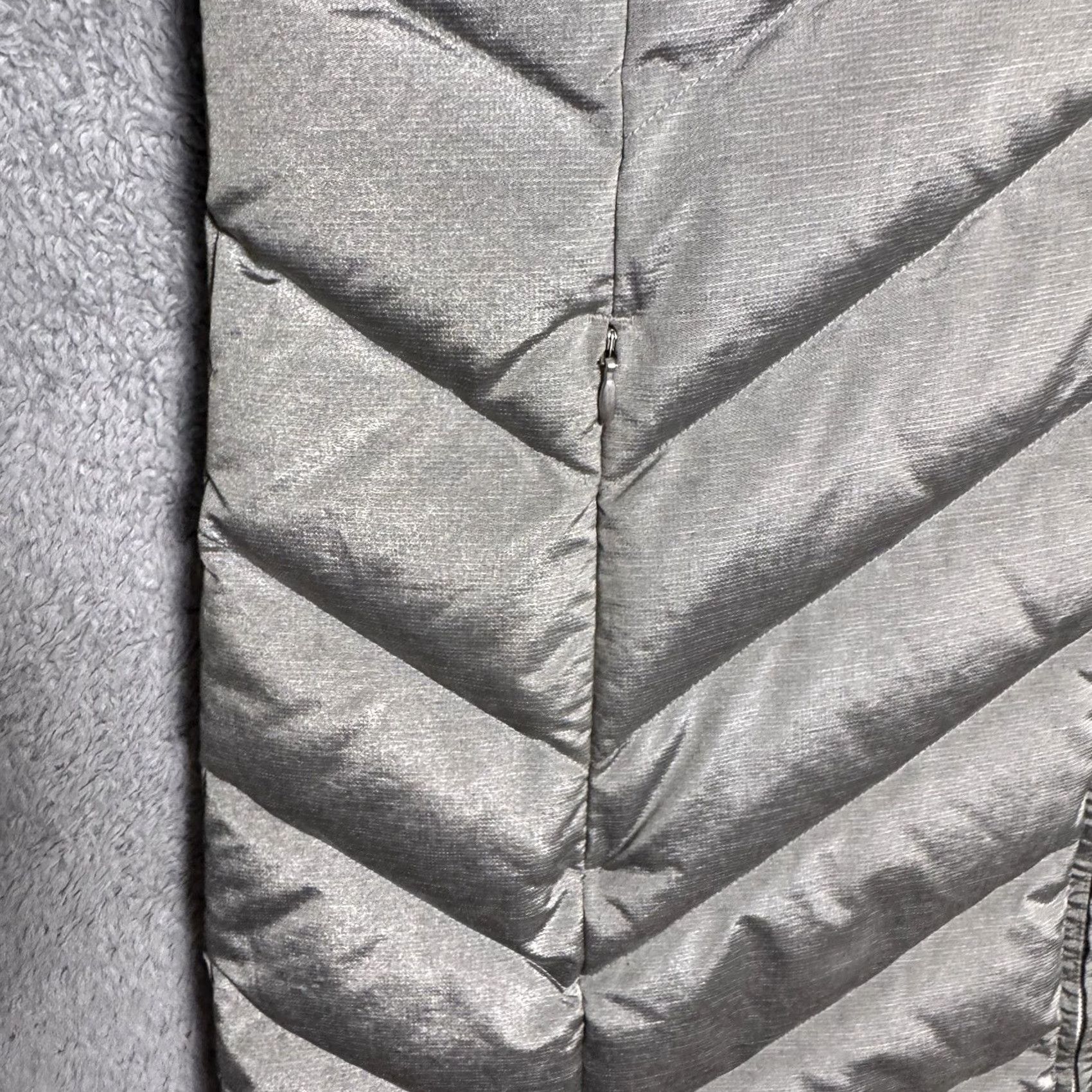 Eddie Bauer Eddie Bauer Down Jacket Womens M EB650 Fur Hooded Parka Quilted Puffer Nylon Silver Long Sleeve Zip Size M / US 6-8 / IT 42-44 - 4 Thumbnail
