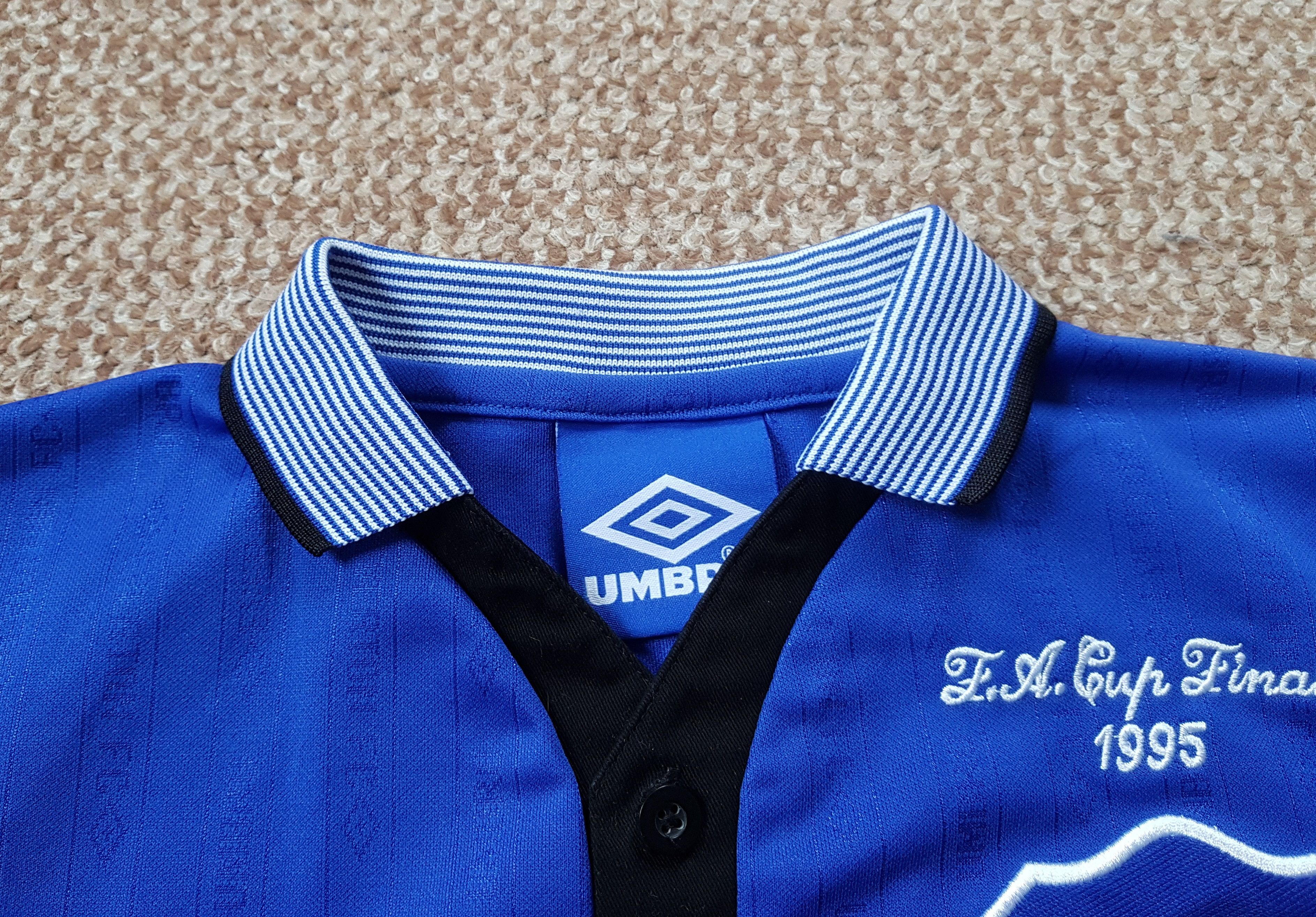 Umbro Vintage Umbro Everton 1995 Retro Football Soccer Jersey NEC Size US S / EU 44-46 / 1 - 9 Thumbnail