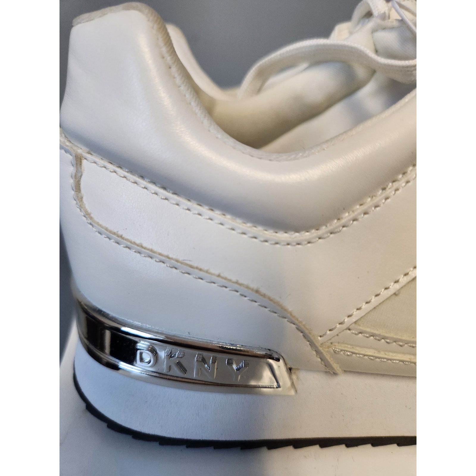 DKNY NWOT DKNY Athletic Sneakers White Size 11 Size US 11 / IT 41 - 4 Thumbnail