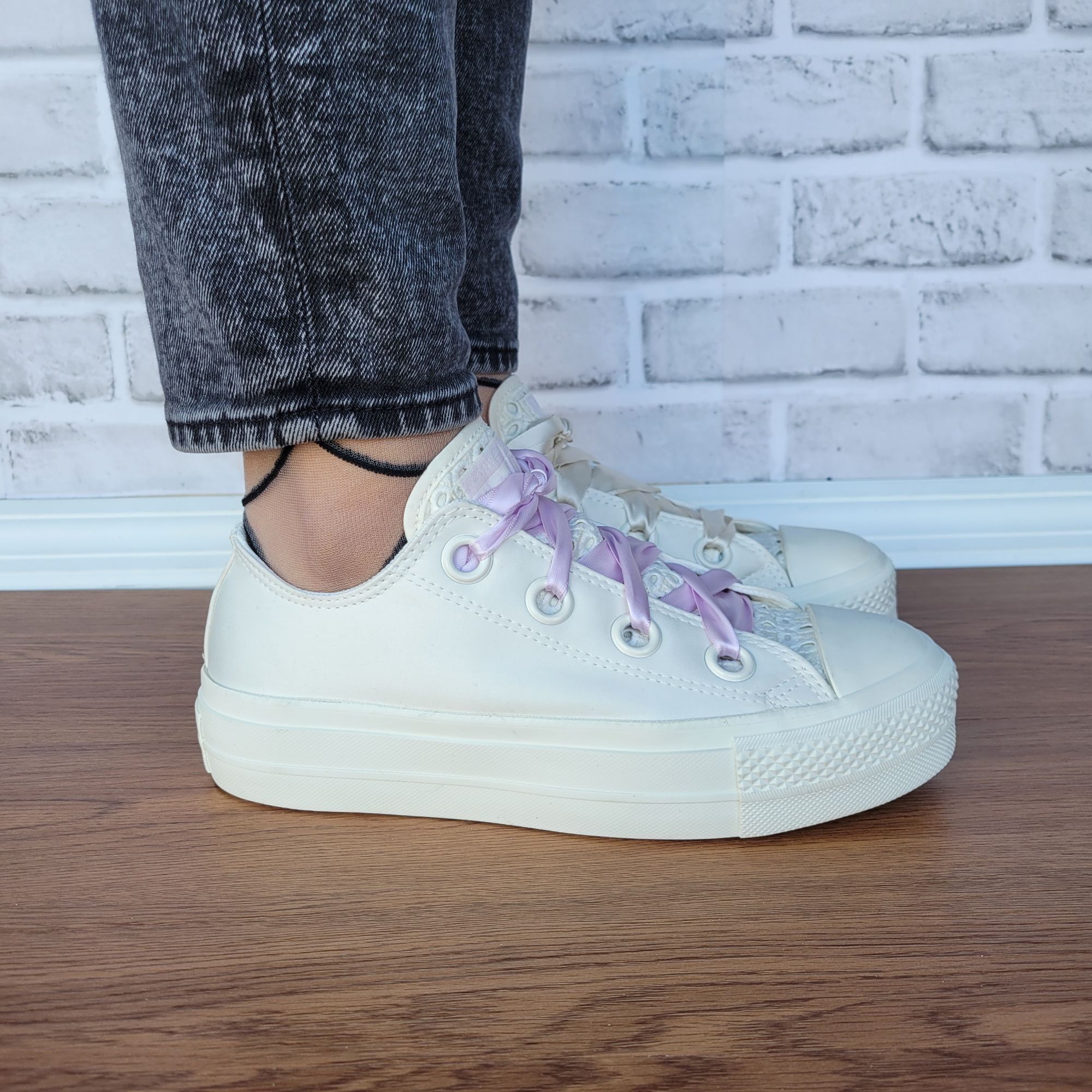Converse ⭐Converse Ctas Lift OX Low 7 Womens Shoes Satin Embroidered Size US 7 / IT 37 - 12 Thumbnail