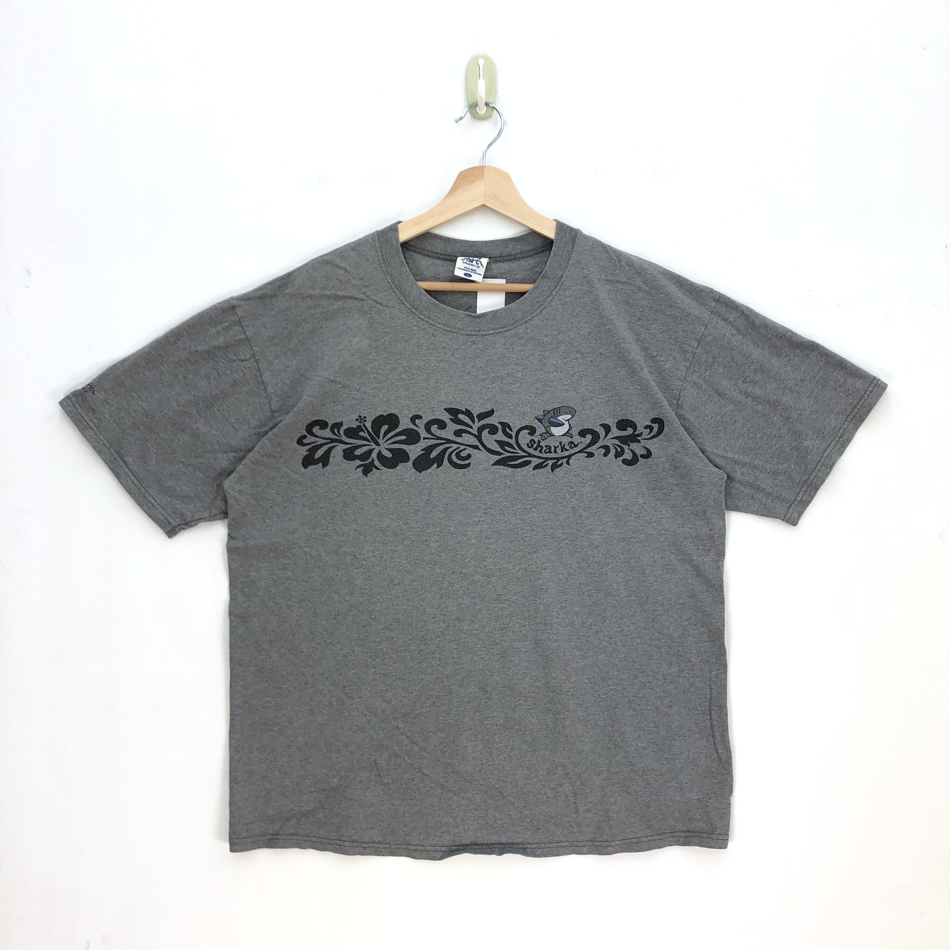 Vintage Vintage Y2K Crazy Shirt T Shirt Sharka Surf Guam Tees Size US L / EU 52-54 / 3 - 1 Thumbnail